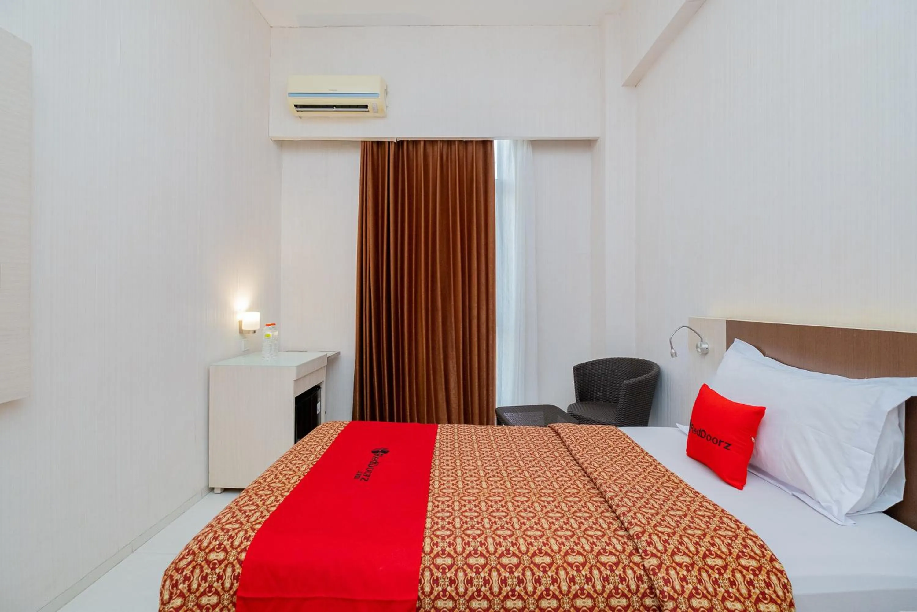 Bed in RedDoorz Premium @ Jalan Veteran Bojonegoro