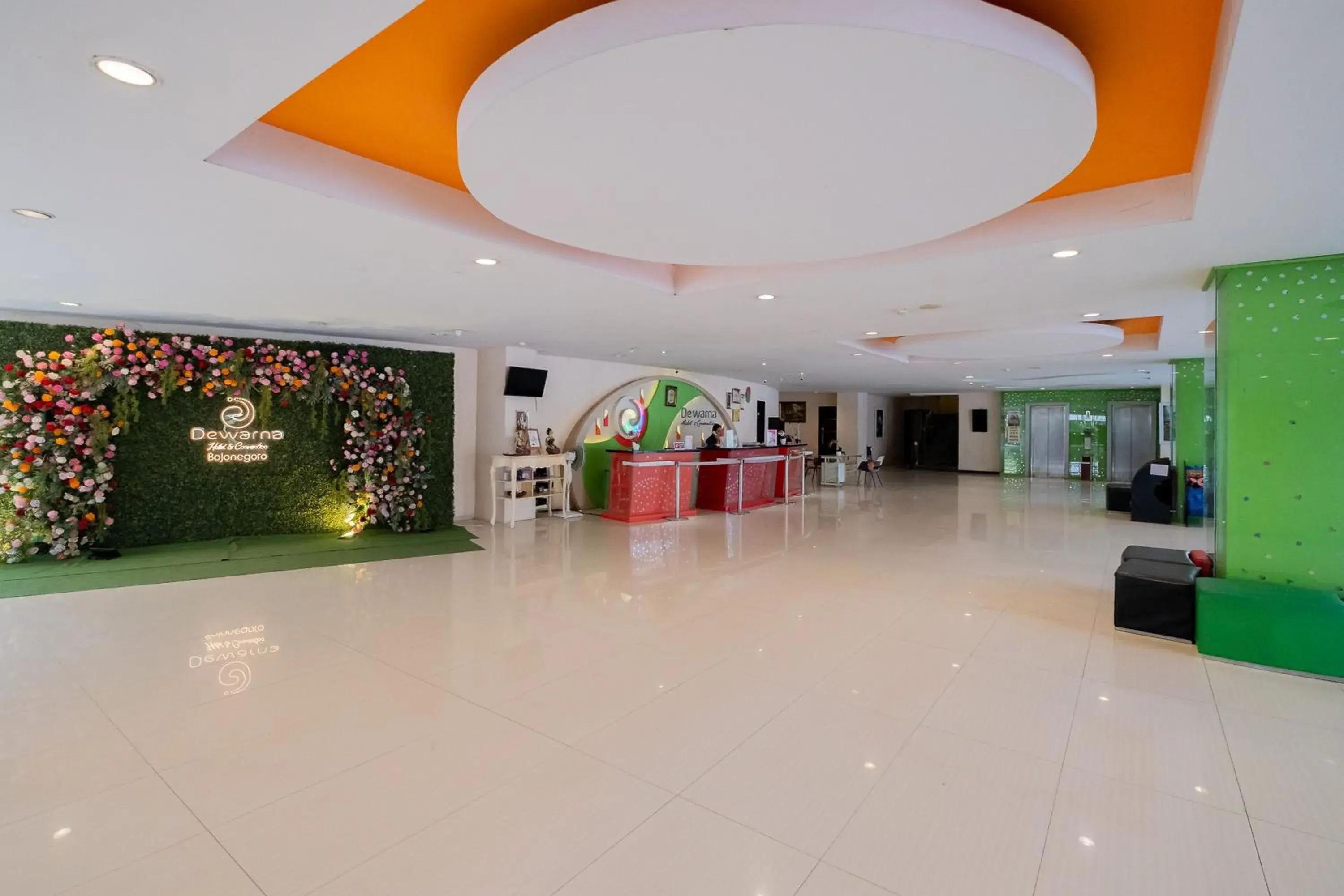 Lobby or reception in RedDoorz Premium @ Jalan Veteran Bojonegoro Lobby or reception in RedDoorz Premium @ Jalan Veteran Bojonegoro