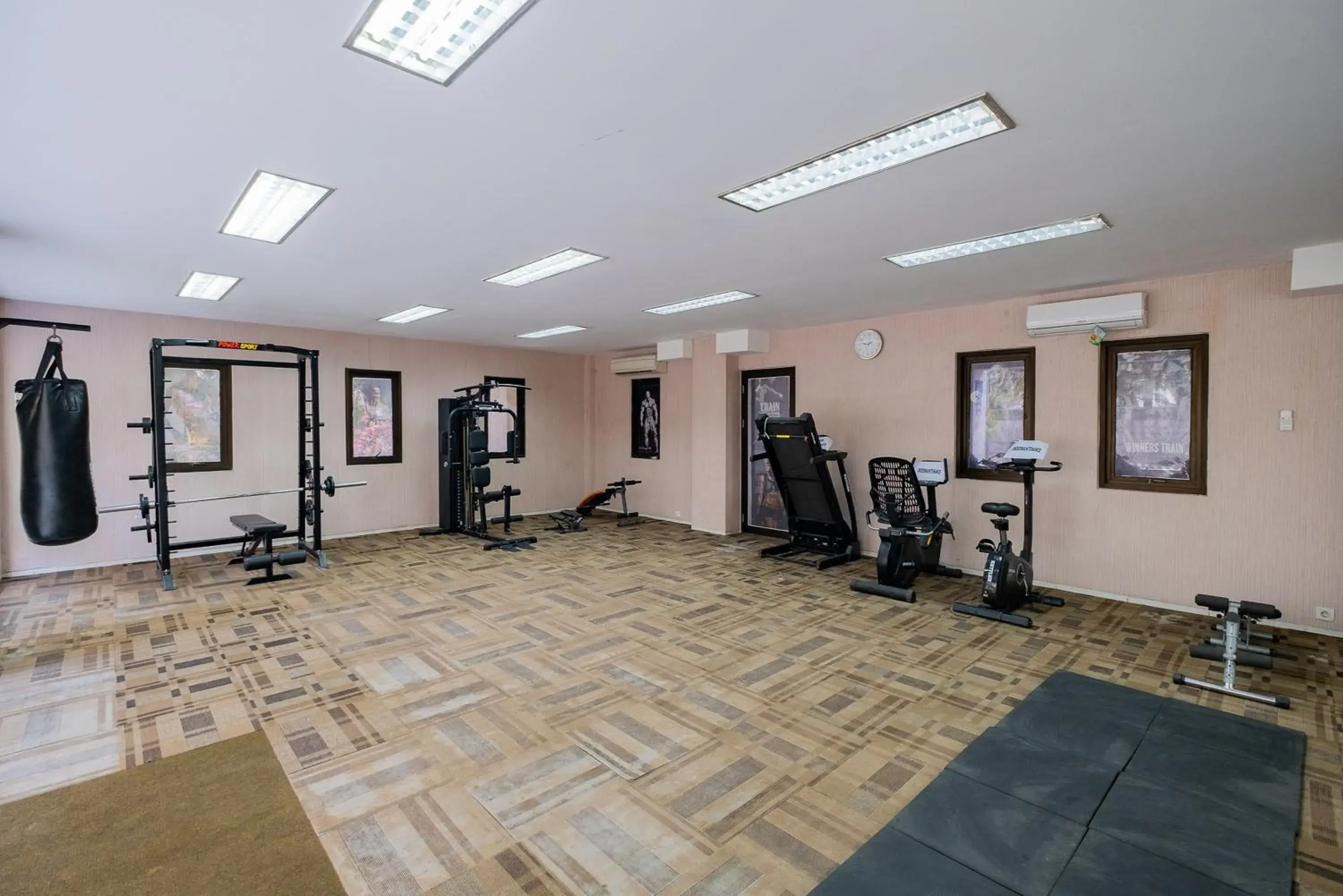 Fitness centre/facilities in RedDoorz Premium @ Jalan Veteran Bojonegoro Fitness centre/facilities in RedDoorz Premium @ Jalan Veteran Bojonegoro