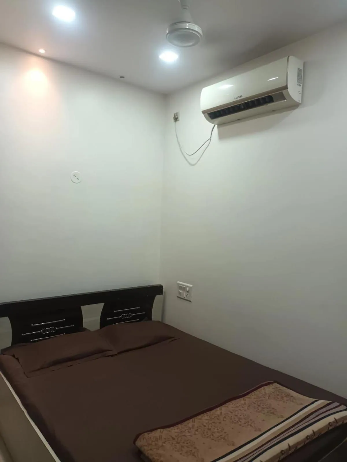 Bed in Hemprabha Bed & Breakfast, Ratnagiri