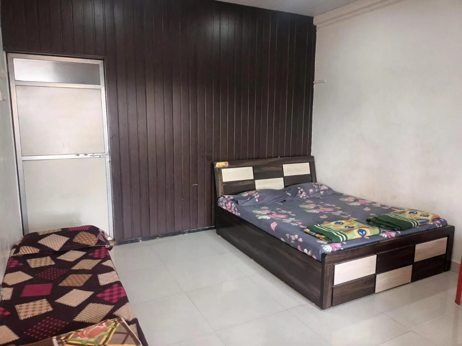Bed in Hemprabha Bed & Breakfast, Ratnagiri