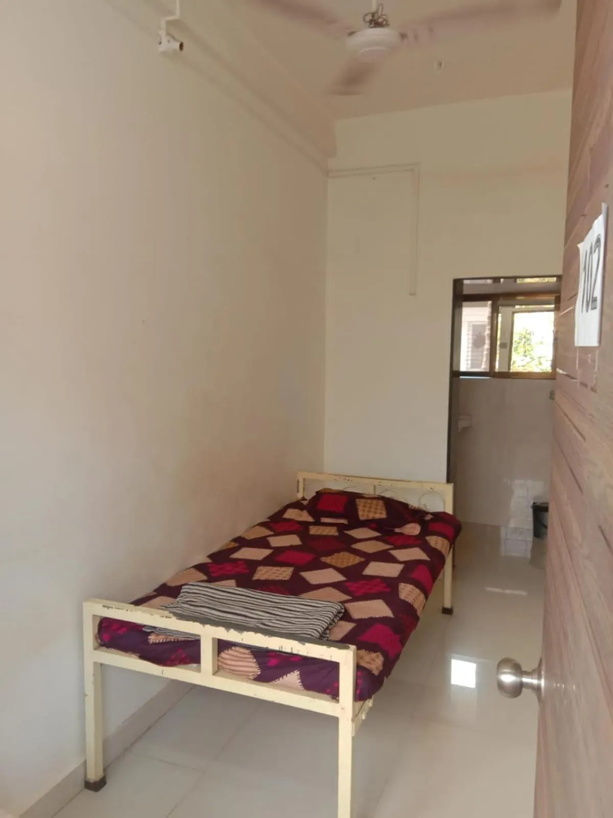 Bed in Hemprabha Bed & Breakfast, Ratnagiri