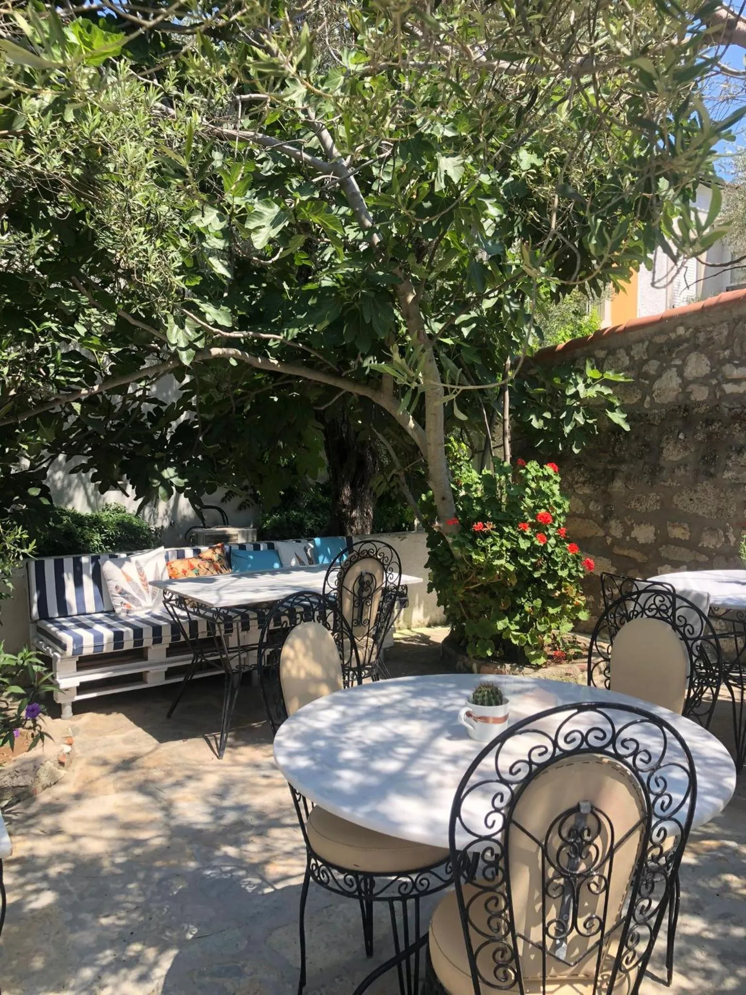 Patio in Çakir Bey Hotel