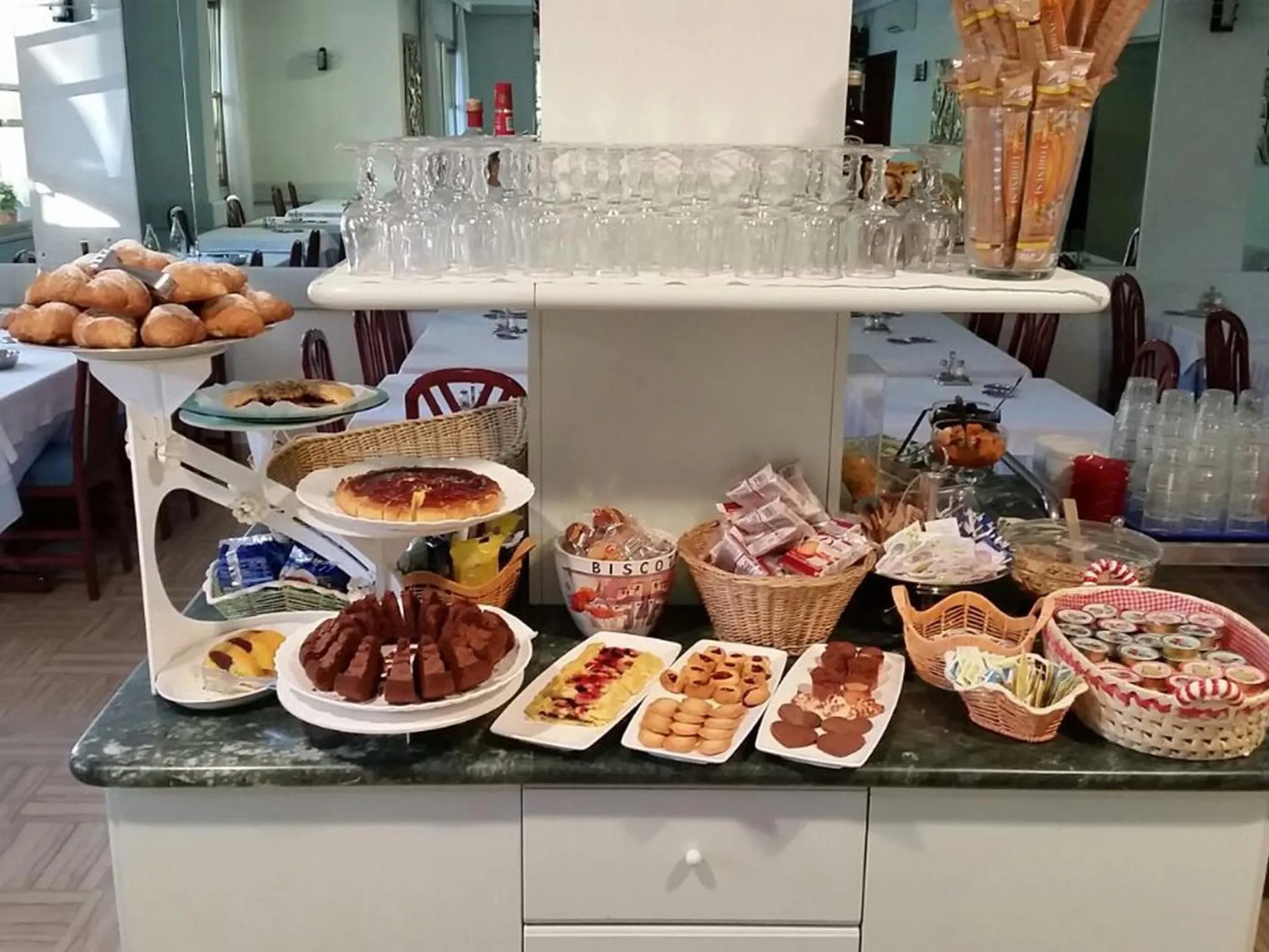 Restaurant/places to eat in Hotel Emma Nord