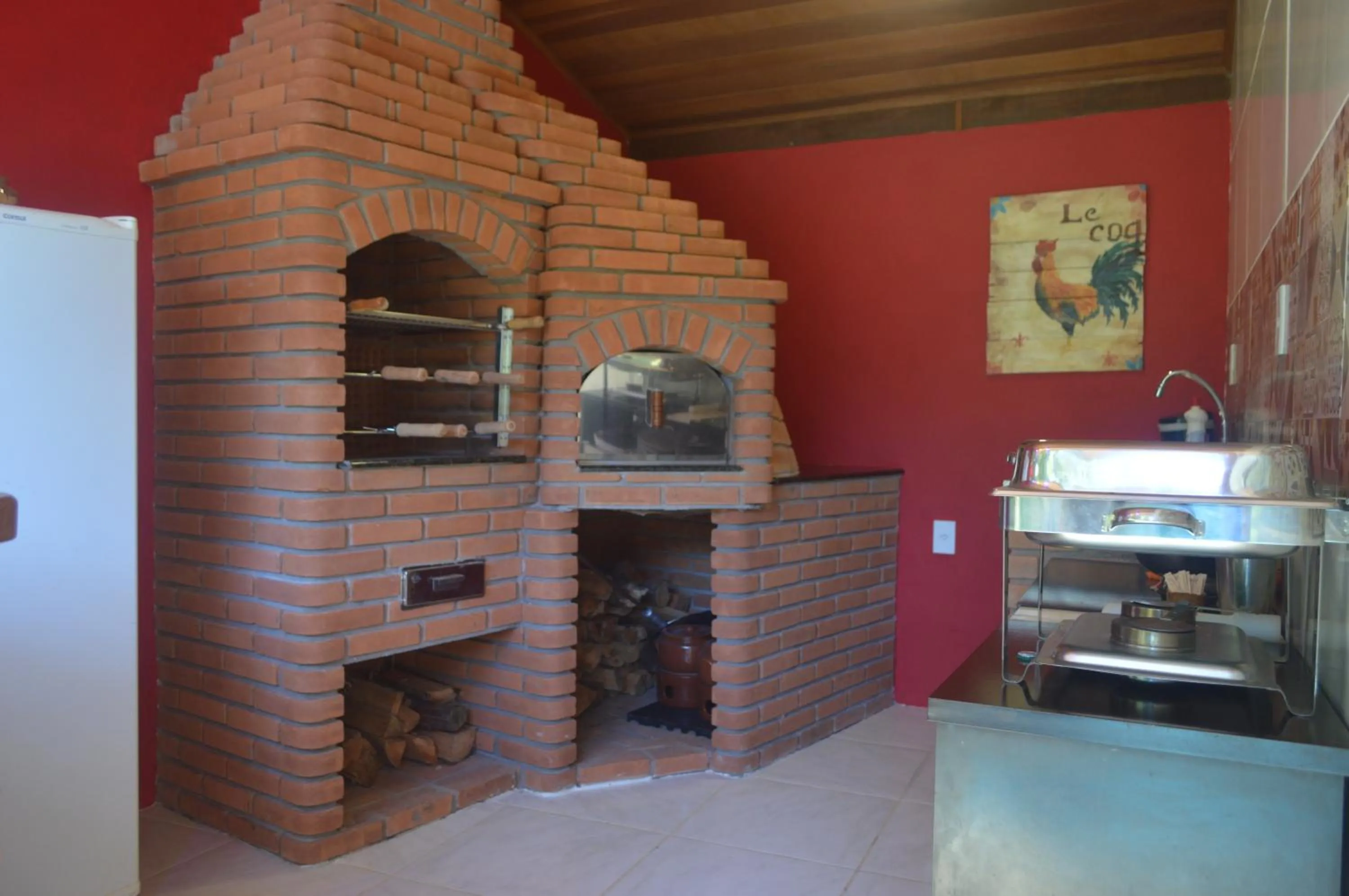 BBQ facilities in Pousada Refúgio das Aves