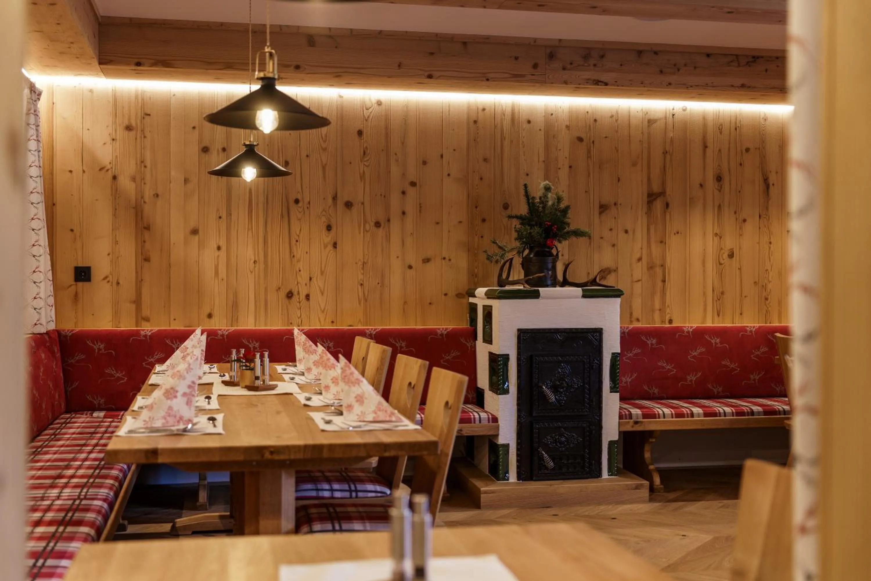 Restaurant/places to eat in Hotel Moser