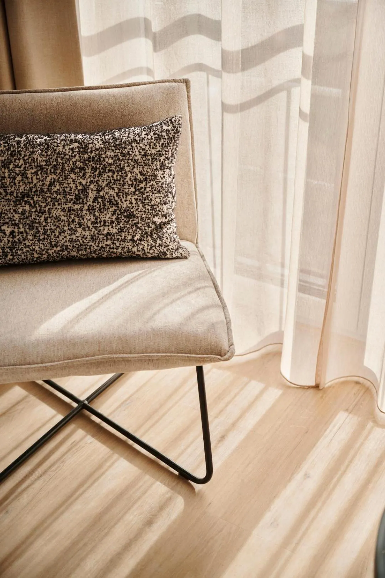 Photo of the whole room in Nouri