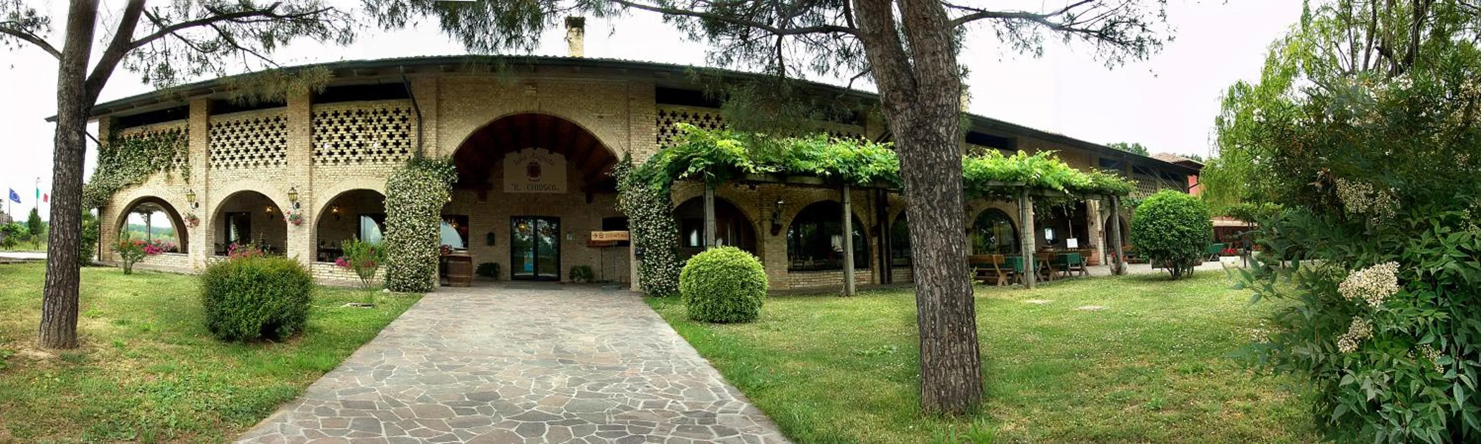 Facade/entrance in Agriturismo Isola Augusta