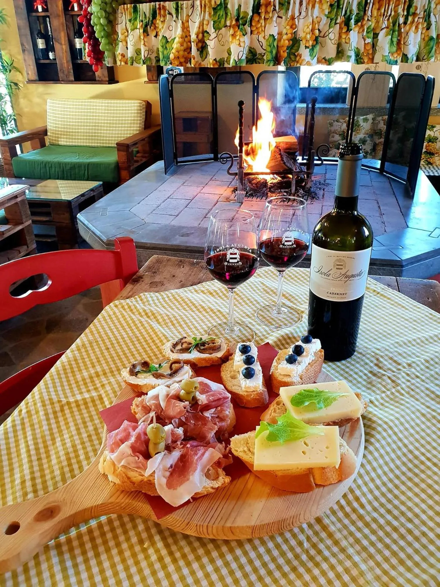 Restaurant/places to eat in Agriturismo Isola Augusta
