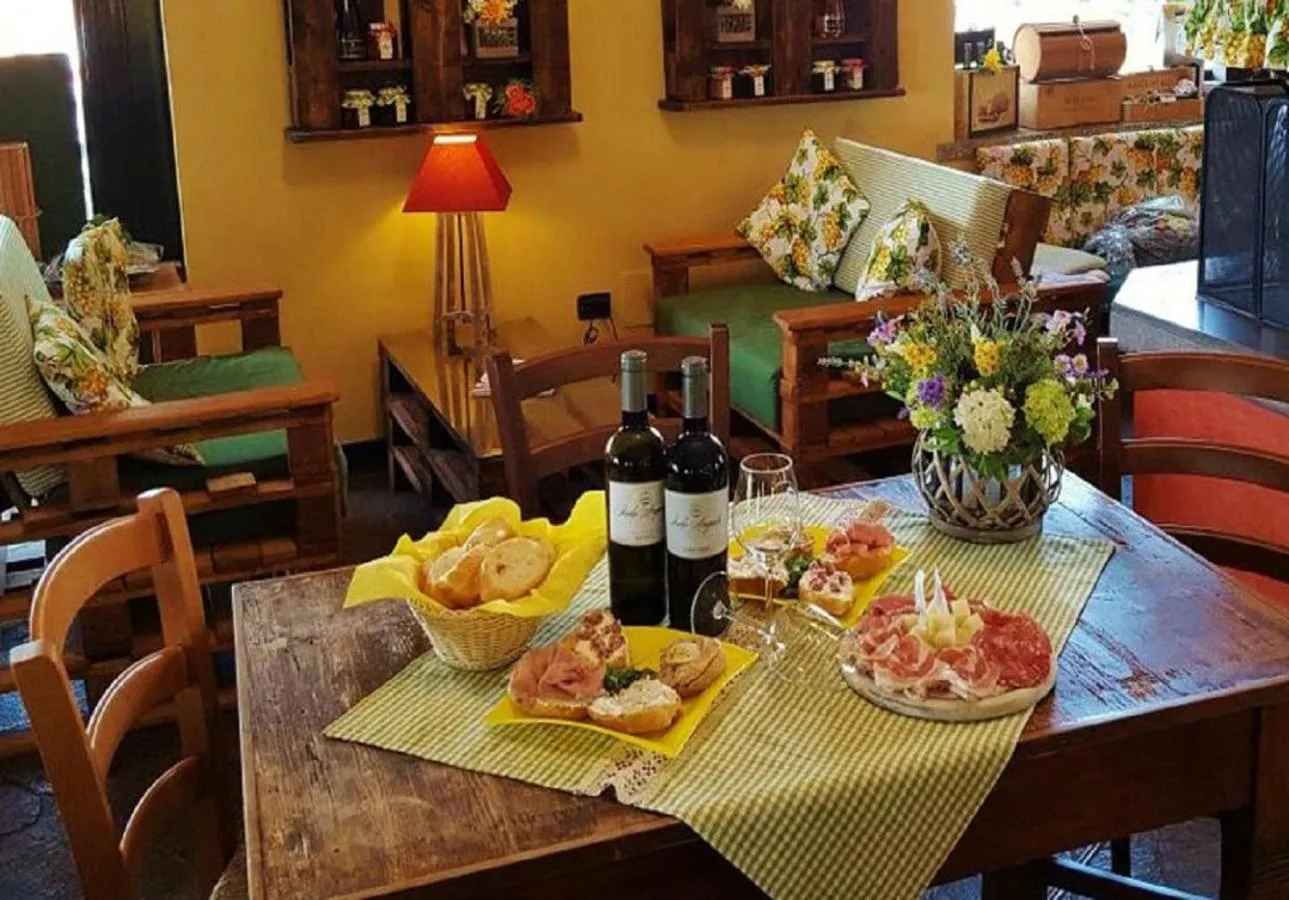Communal lounge/ TV room in Agriturismo Isola Augusta