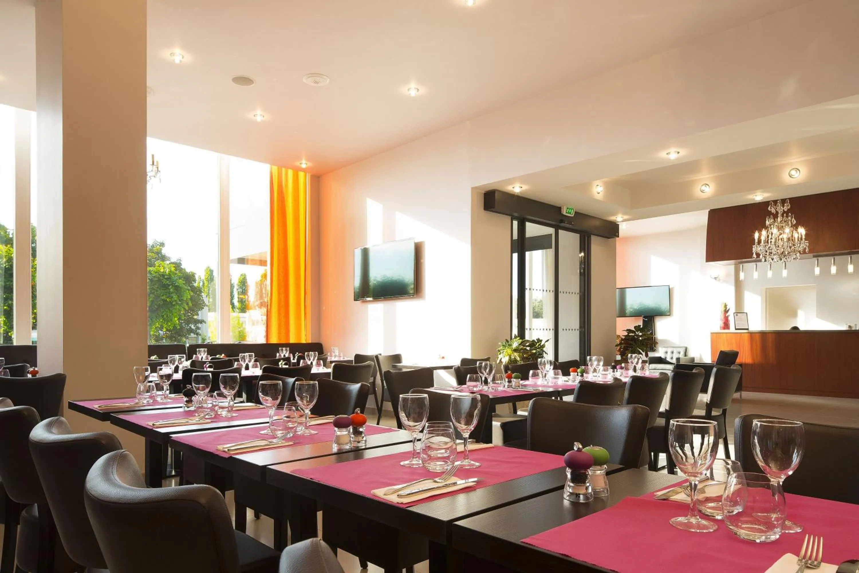 Restaurant/places to eat in Executive Hôtel Paris Gennevilliers