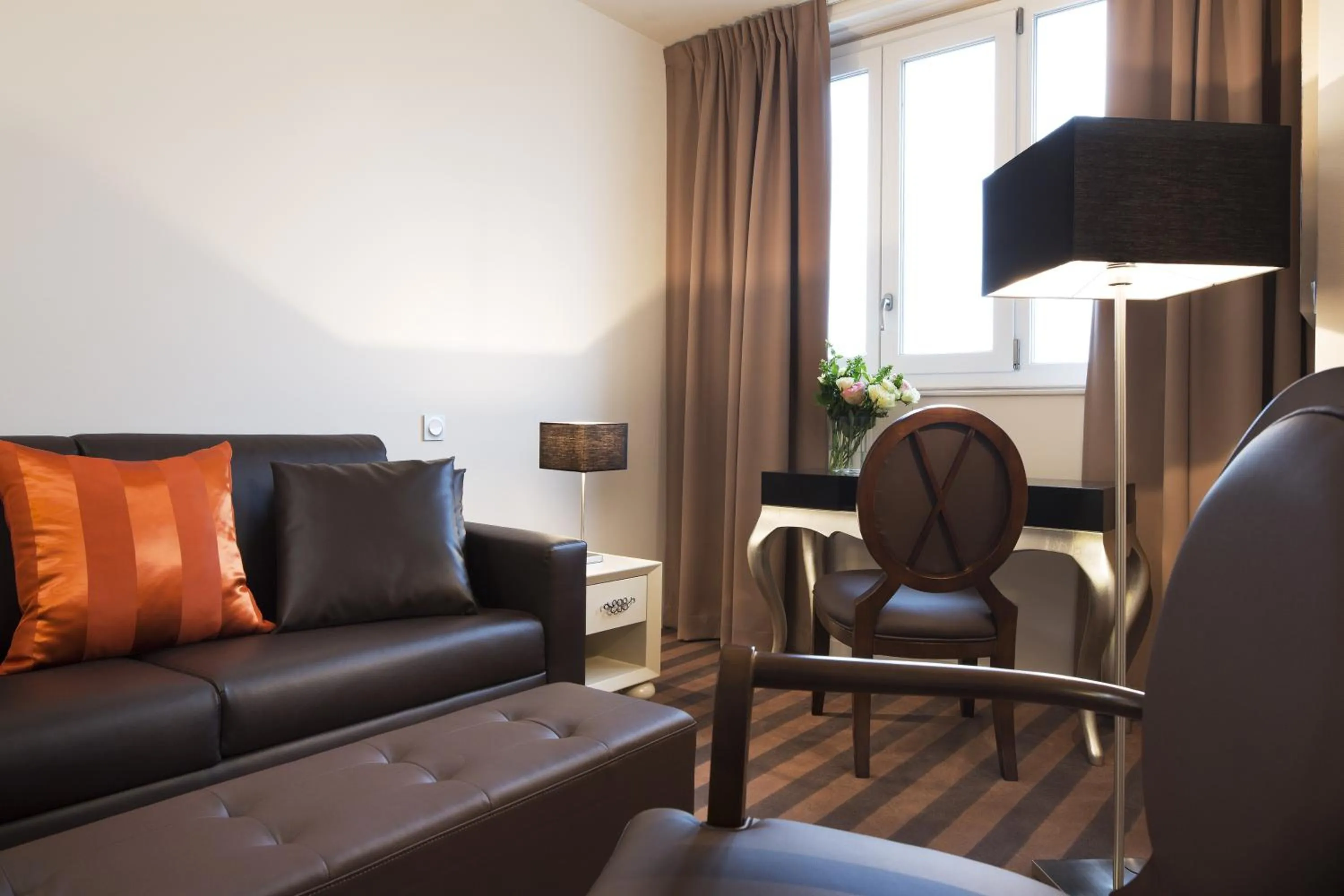 Living room in Executive Hôtel Paris Gennevilliers