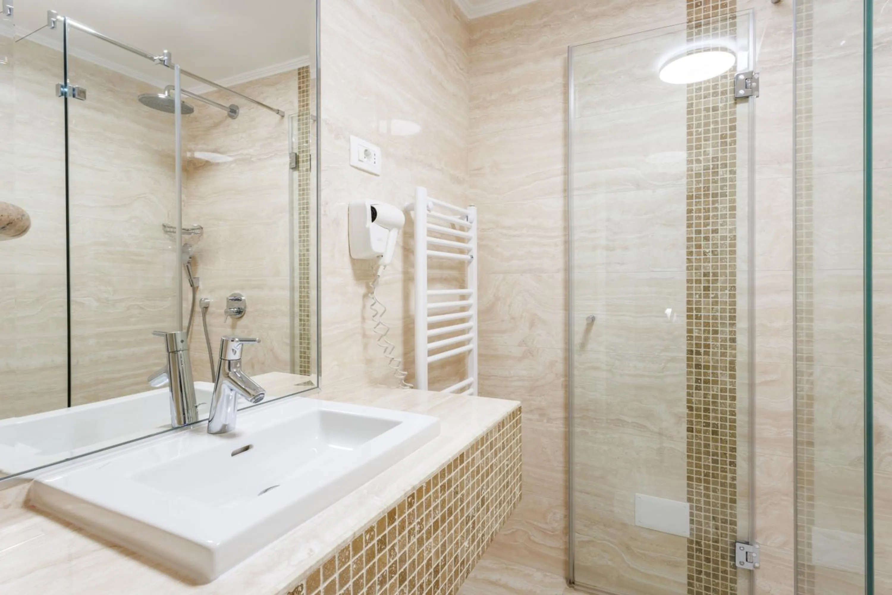 Shower in Hotel Vegov Hram