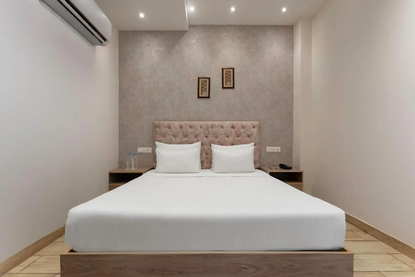 Photo of the whole room, Bed in SPT Clarks Inn Suite, Mandi Photo of the whole room, Bed in SPT Clarks Inn Suite, Mandi
