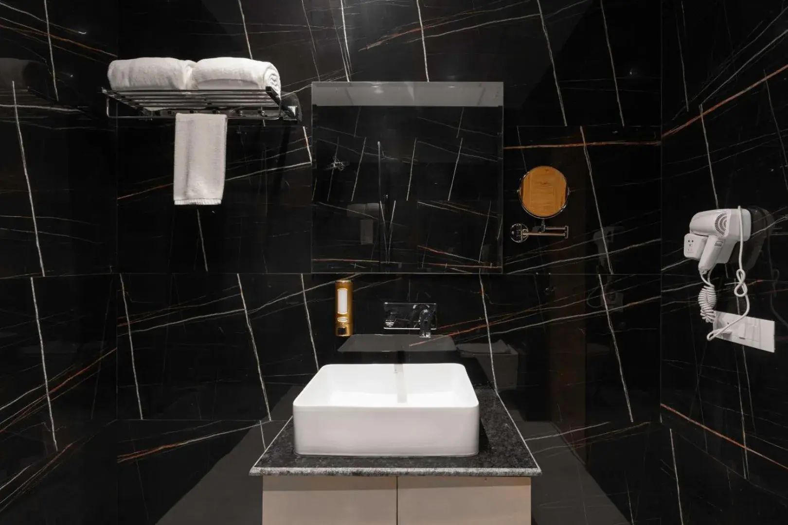 Suite with Balcony in SPT Clarks Inn Suite, Mandi Suite with Balcony in SPT Clarks Inn Suite, Mandi