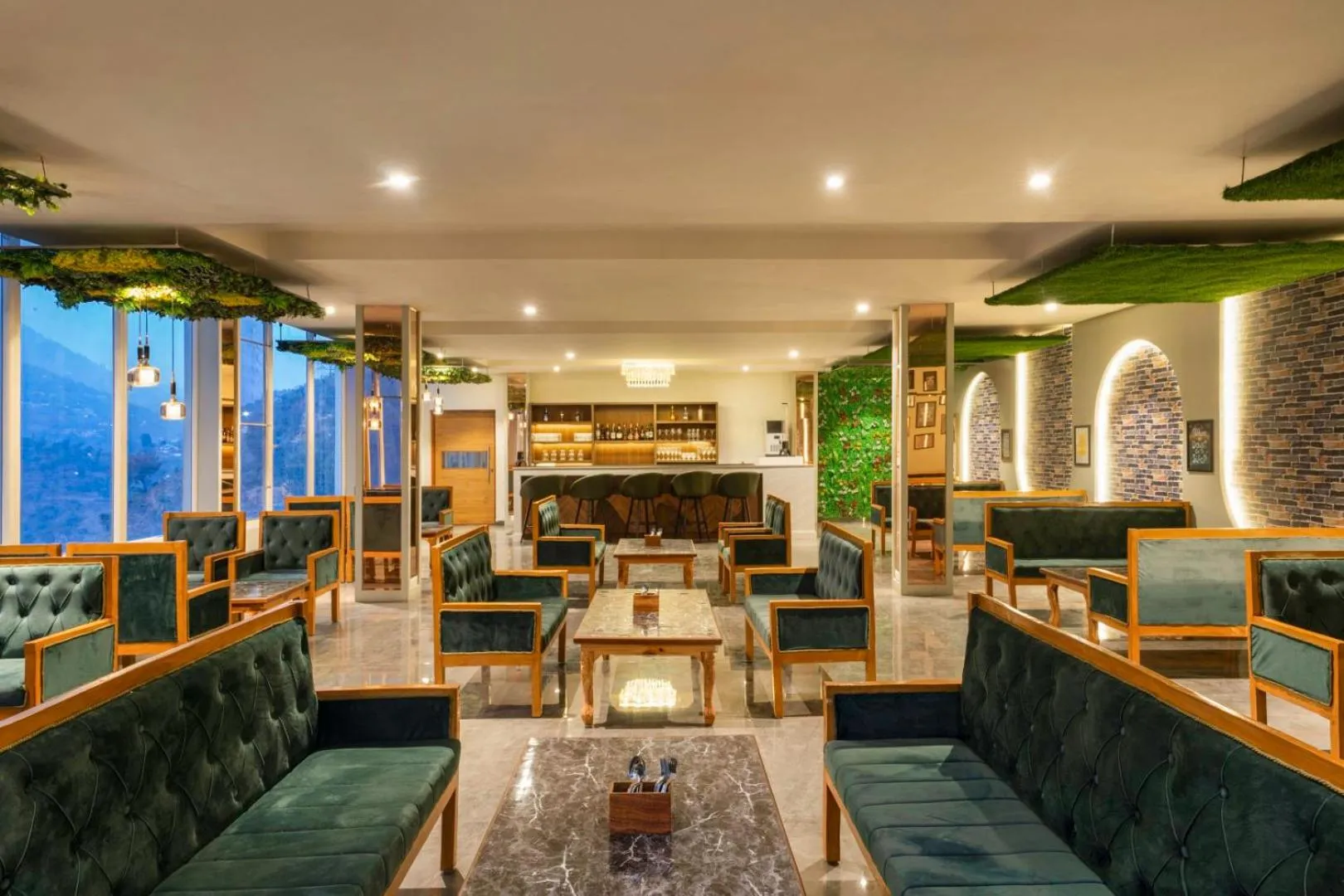 Lounge or bar in SPT Clarks Inn Suite, Mandi