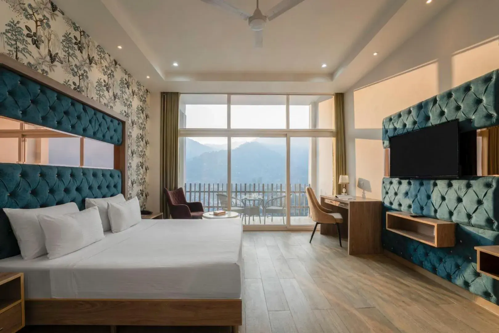 Bedroom, Bed in SPT Clarks Inn Suite, Mandi Bedroom, Bed in SPT Clarks Inn Suite, Mandi