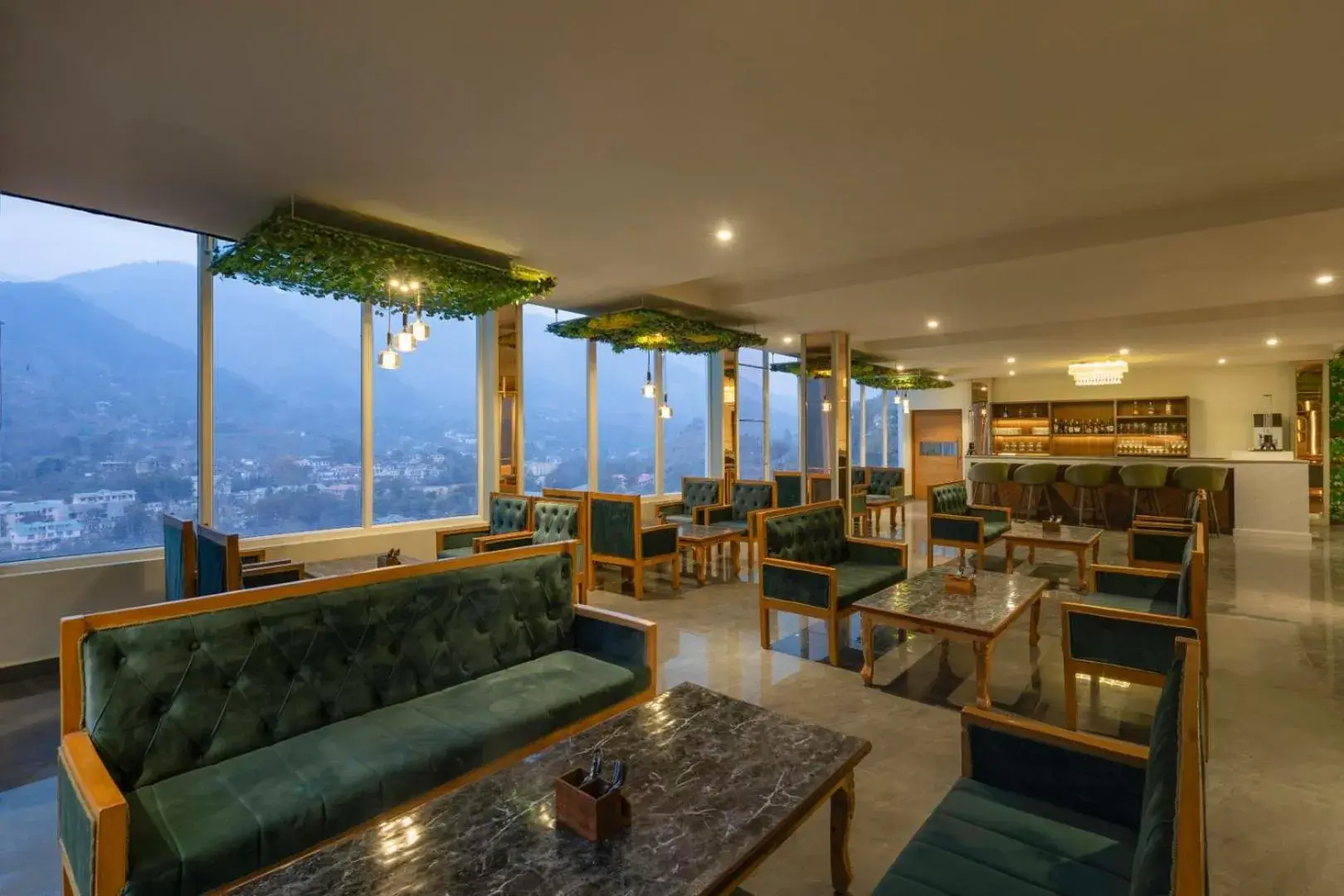 Lounge or bar in SPT Clarks Inn Suite, Mandi Lounge or bar in SPT Clarks Inn Suite, Mandi