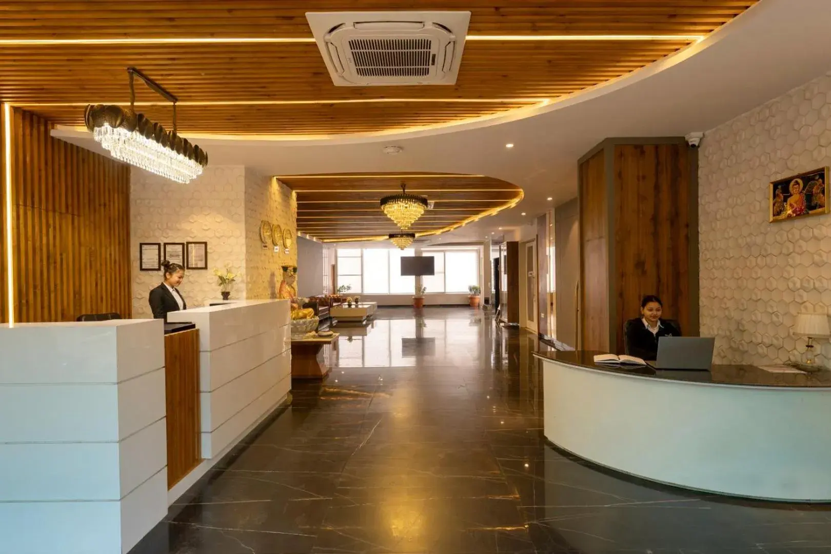 Lobby or reception in SPT Clarks Inn Suite, Mandi Lobby or reception in SPT Clarks Inn Suite, Mandi