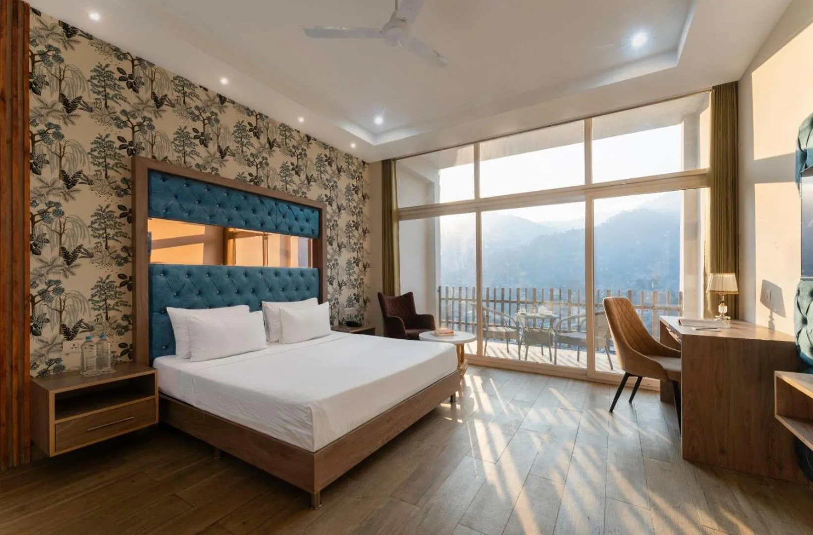 Bedroom, Bed in SPT Clarks Inn Suite, Mandi