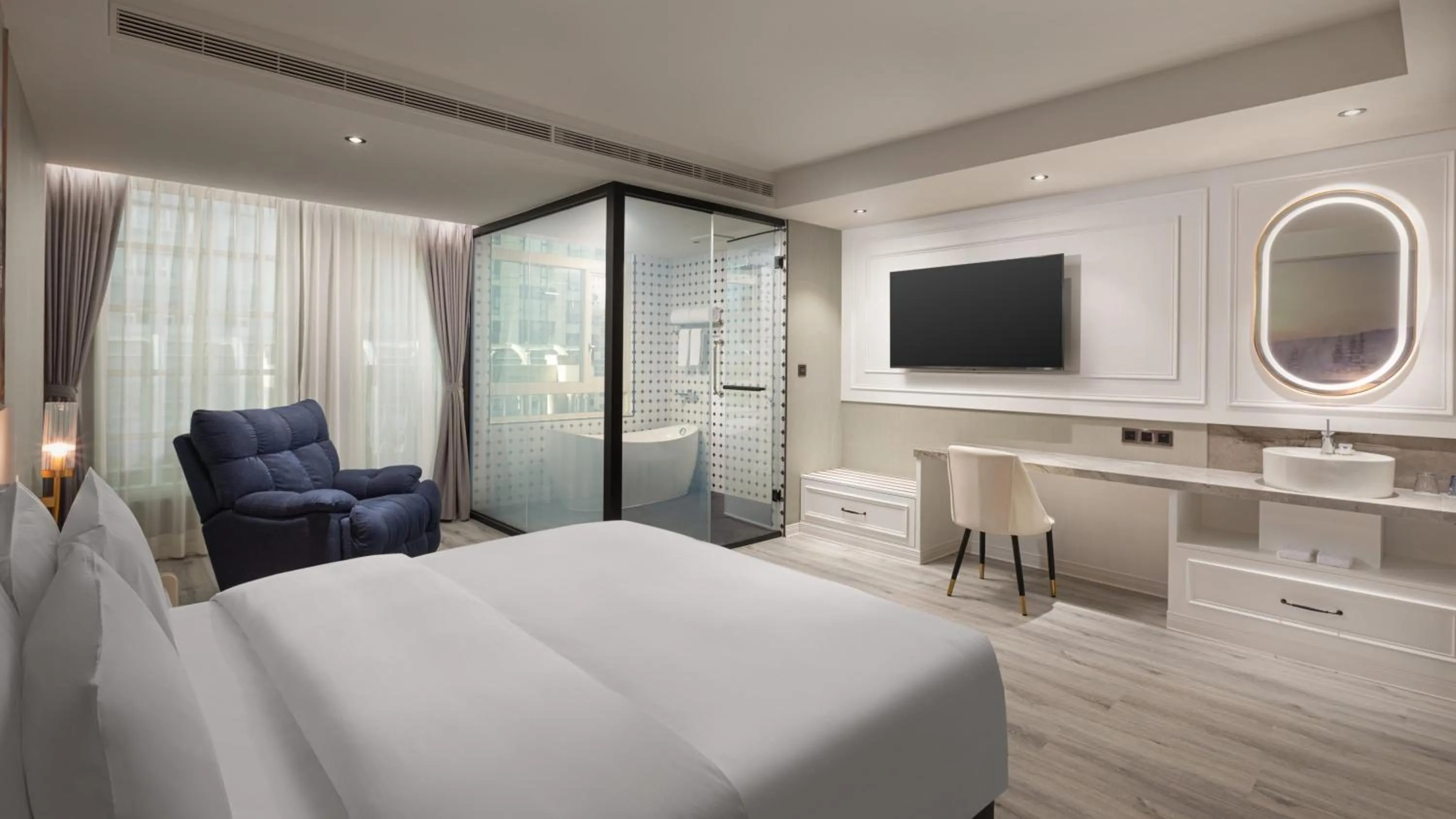 Bathroom, Bed in TRYP by Wyndham New Taipei Linkou 新北林口爵怡溫德姆酒店機場捷運MRTA9林口站