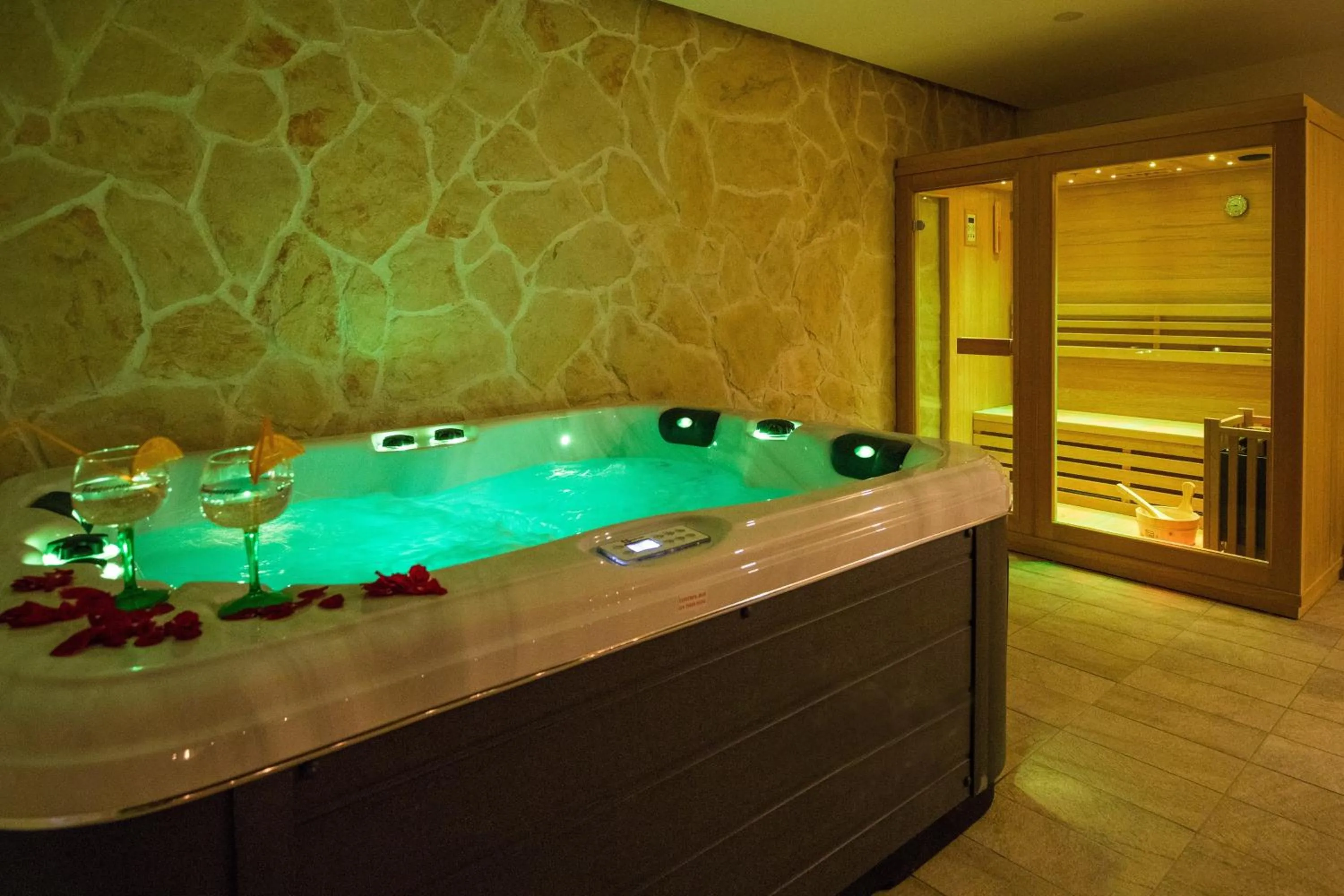 Hot Tub in Apartments Villa Roza