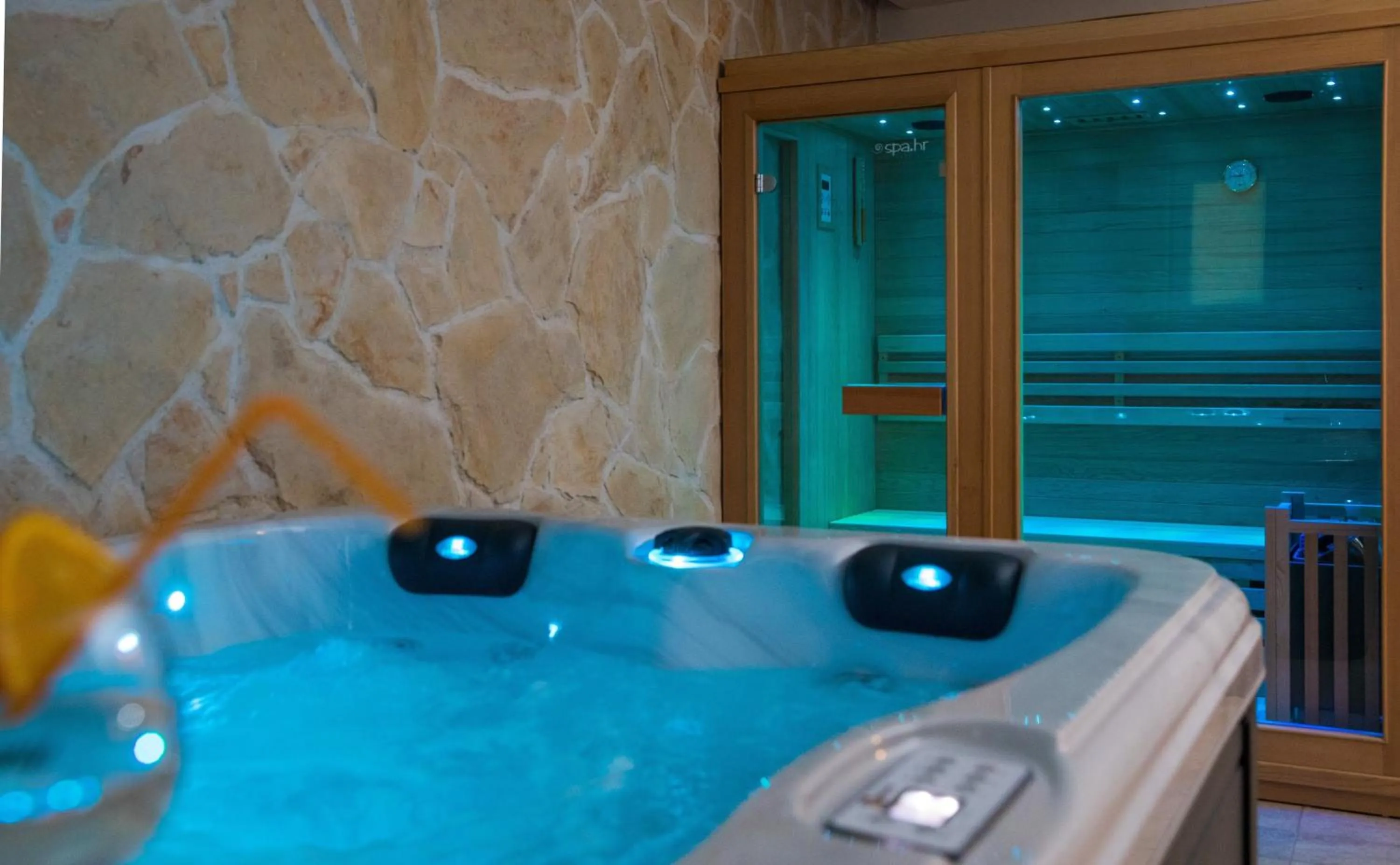 Hot Tub in Apartments Villa Roza