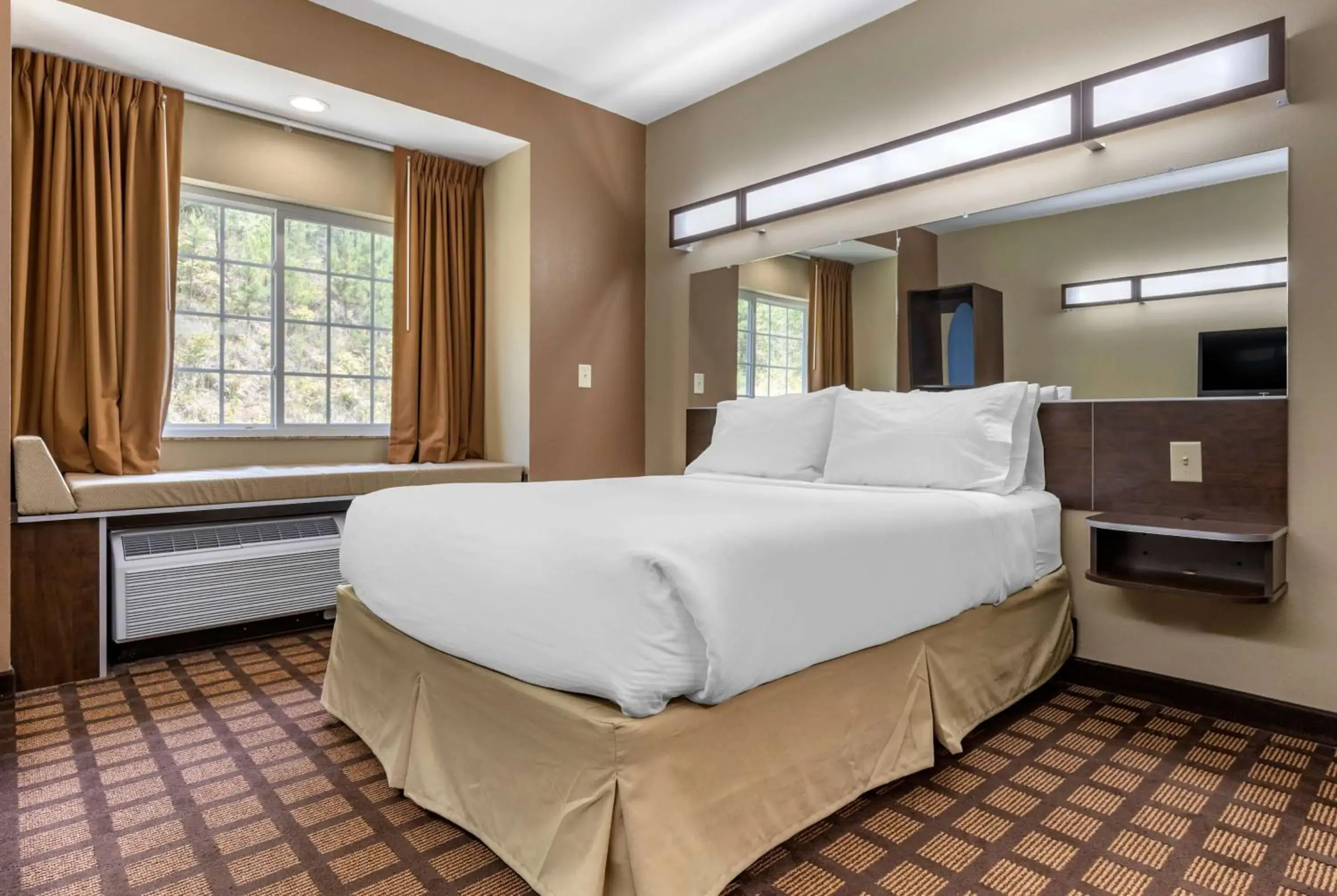 Photo of the whole room, Bed in Microtel Inn & Suites Dillsboro/Sylva Photo of the whole room, Bed in Microtel Inn & Suites Dillsboro/Sylva