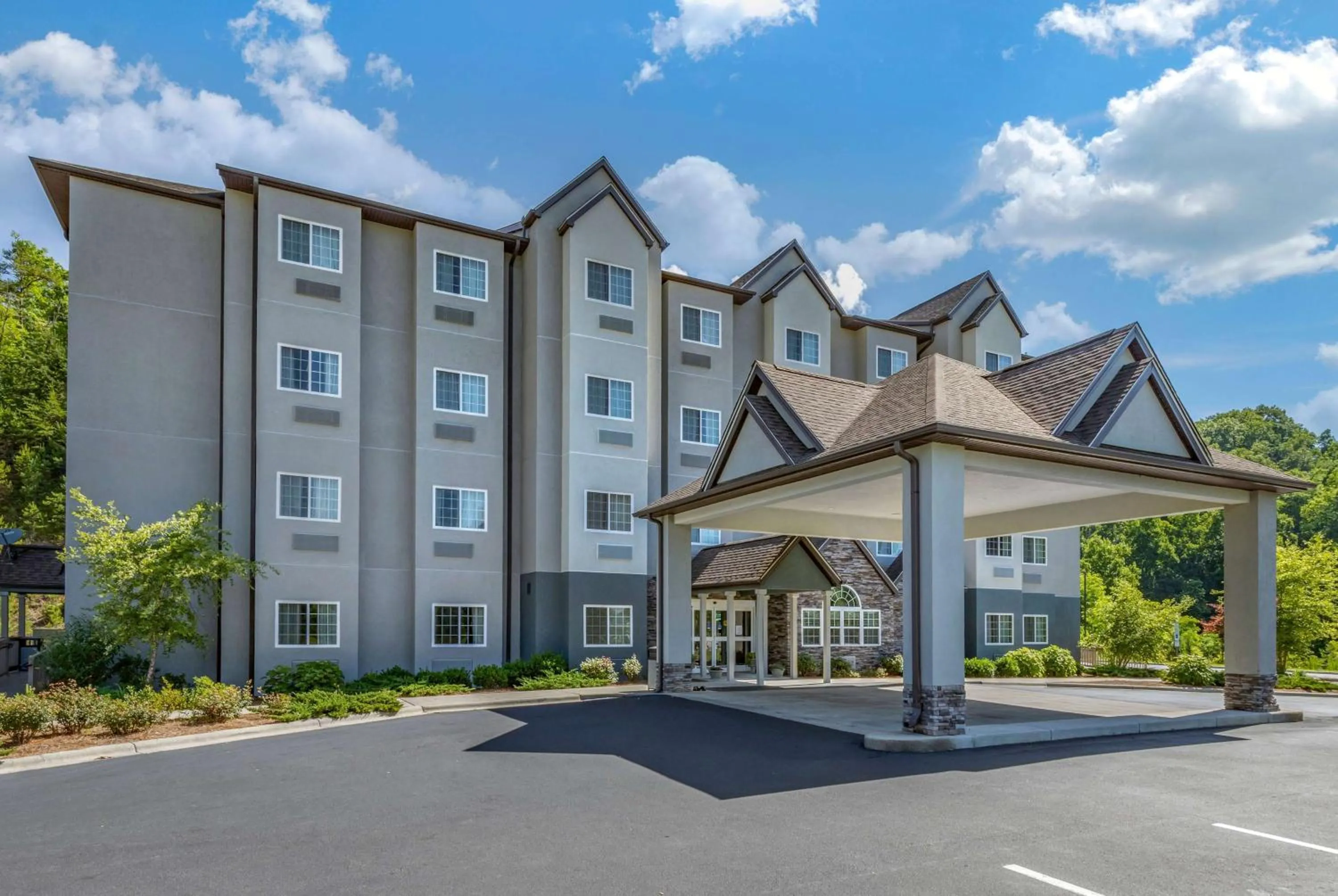 Property building in Microtel Inn & Suites Dillsboro/Sylva