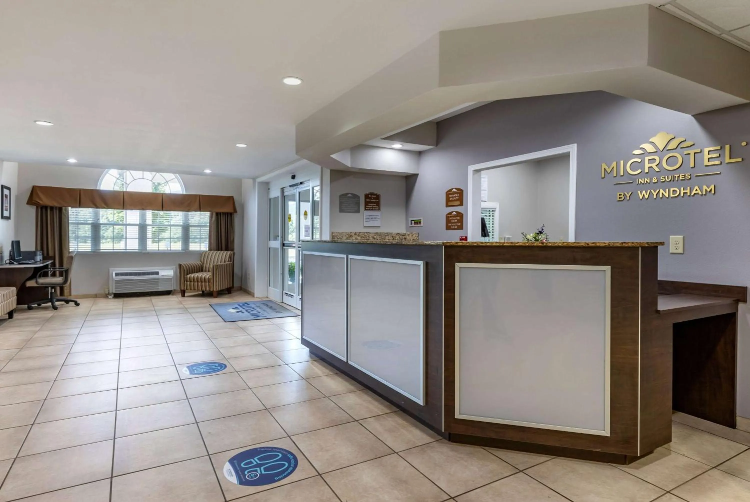 Lobby or reception in Microtel Inn & Suites Dillsboro/Sylva