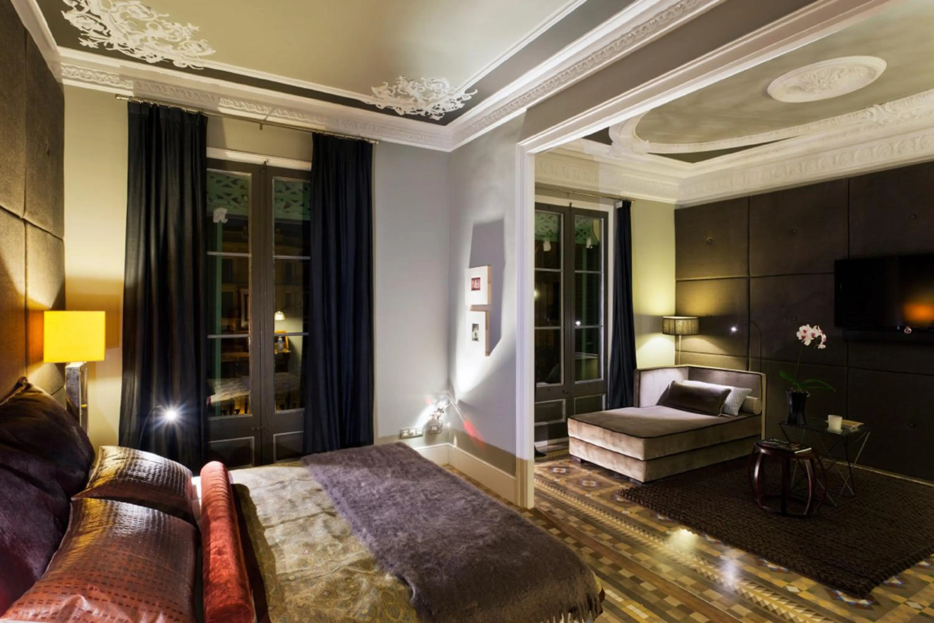 Living room, Bed in SuiteaBCN