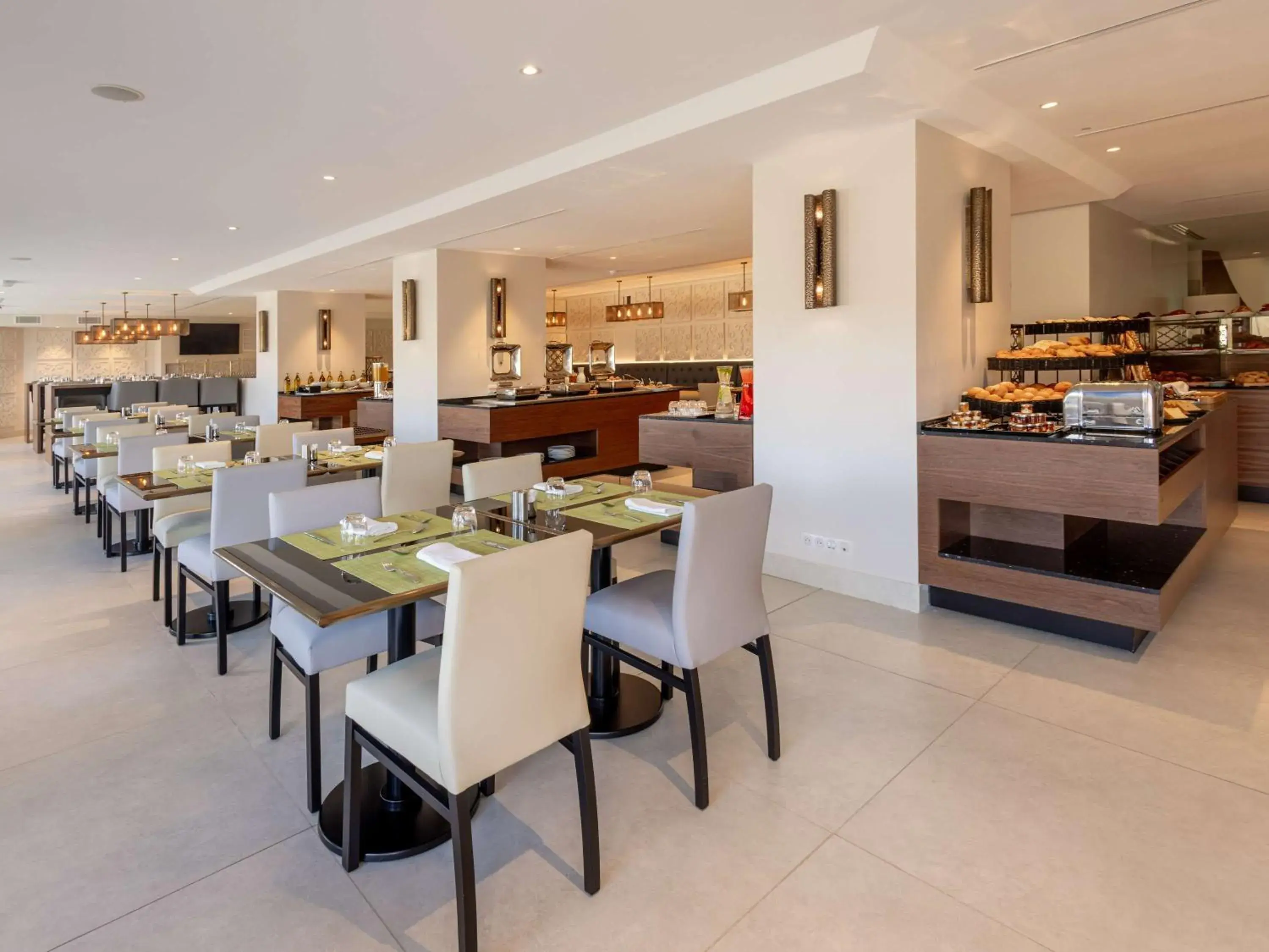 Restaurant/places to eat in Mercure Alger Palais Des Congres Restaurant/places to eat in Mercure Alger Palais Des Congres