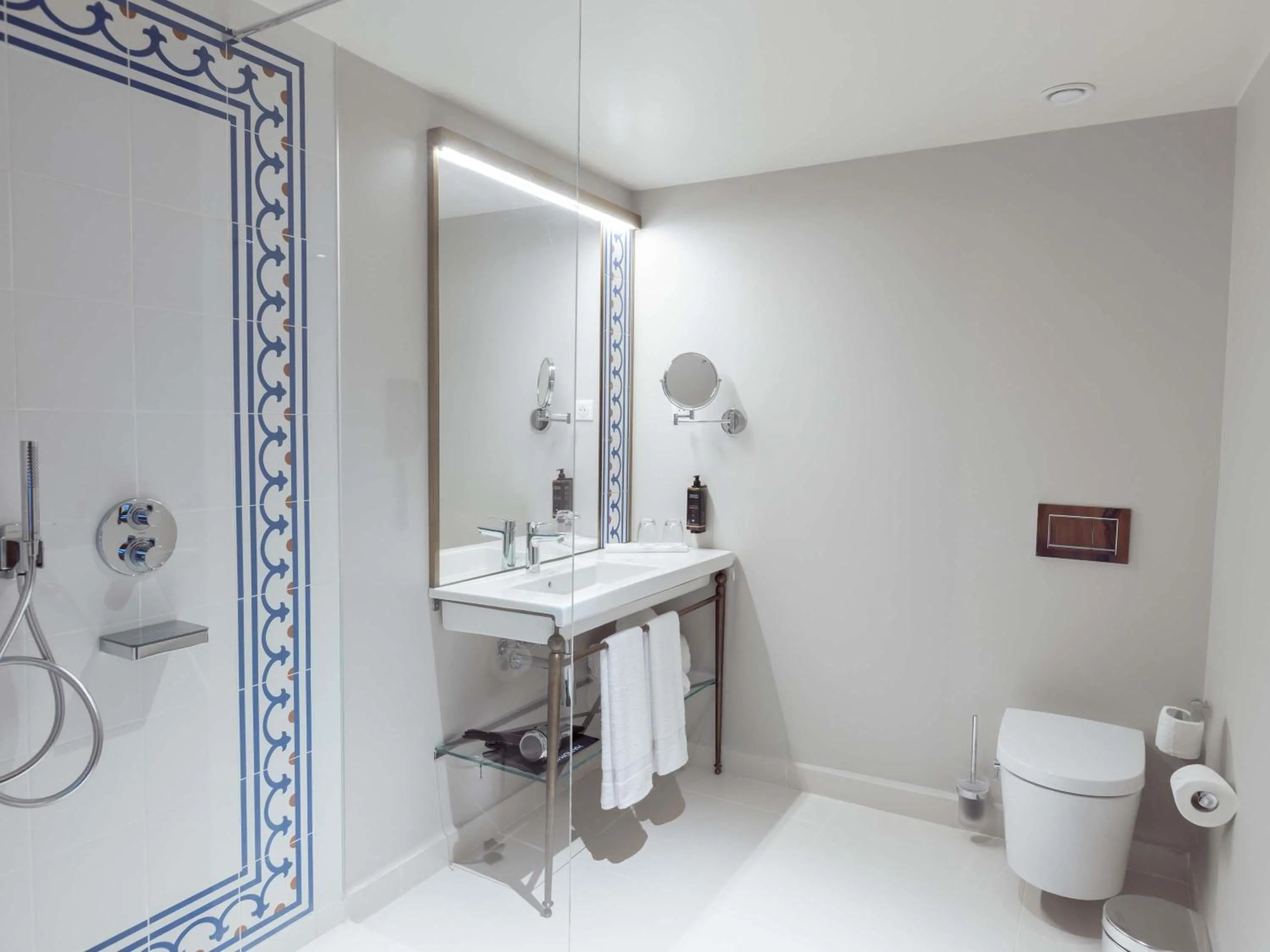 Bedroom in Mercure Alger Palais Des Congres