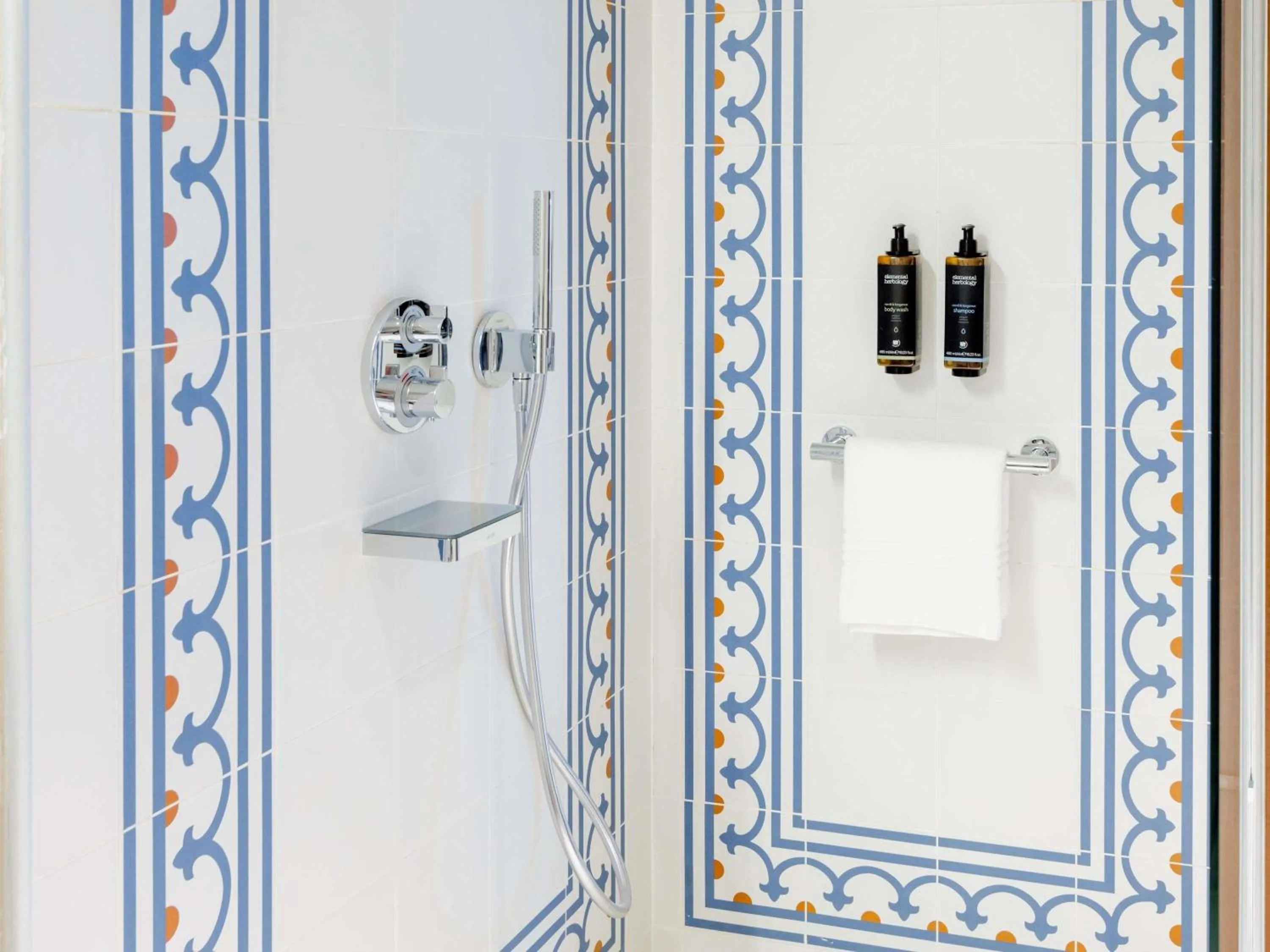 Bedroom in Mercure Alger Palais Des Congres