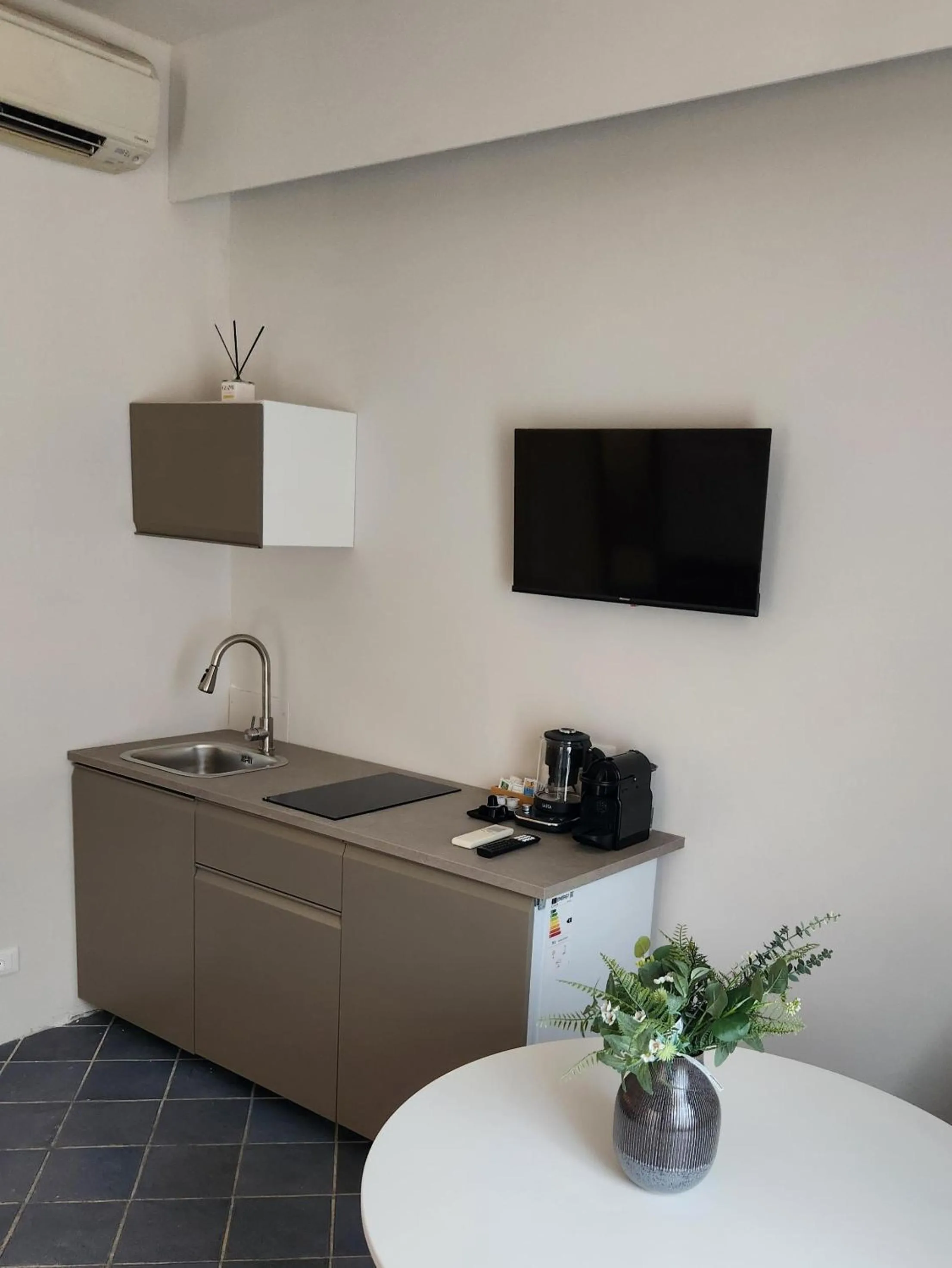 Kitchen or kitchenette in Gaia Suites - A due passi dal centro - Parcheggio privato