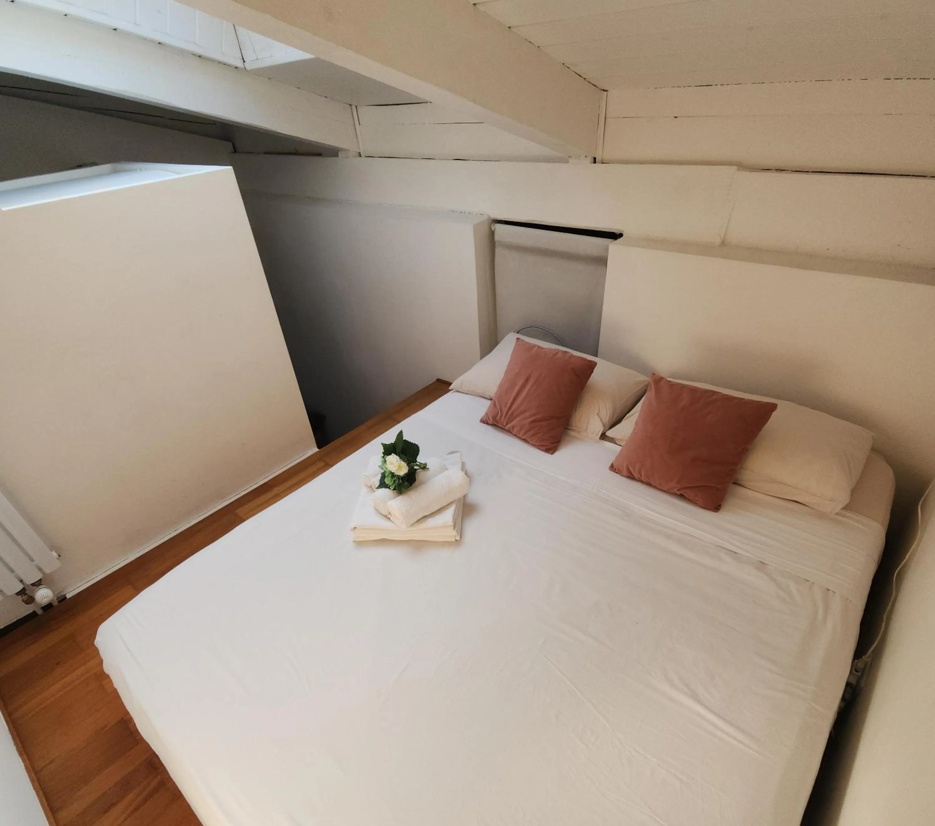 Photo of the whole room, Bed in Gaia Suites - A due passi dal centro - Parcheggio privato