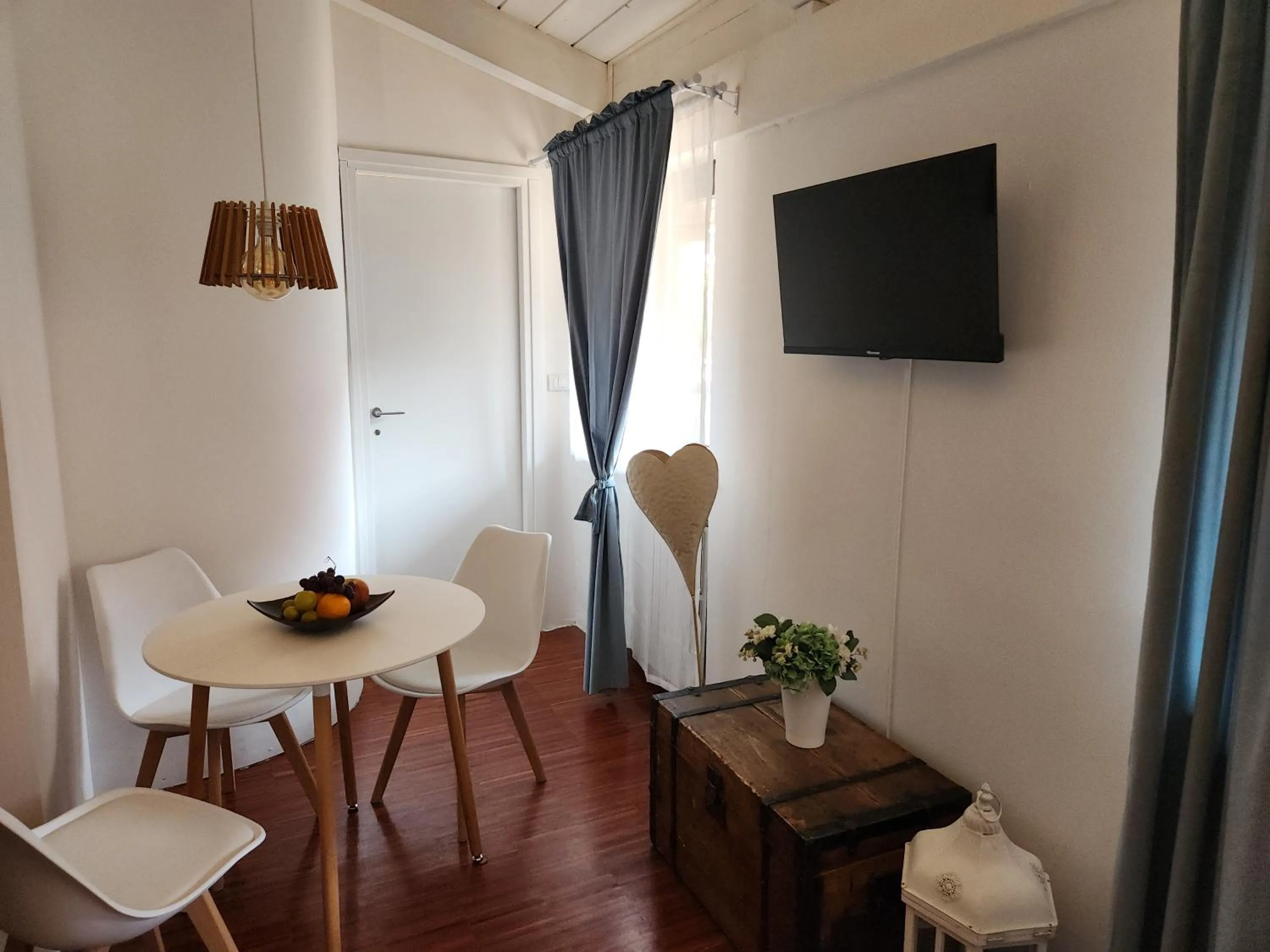 TV and multimedia in Gaia Suites - A due passi dal centro - Parcheggio privato