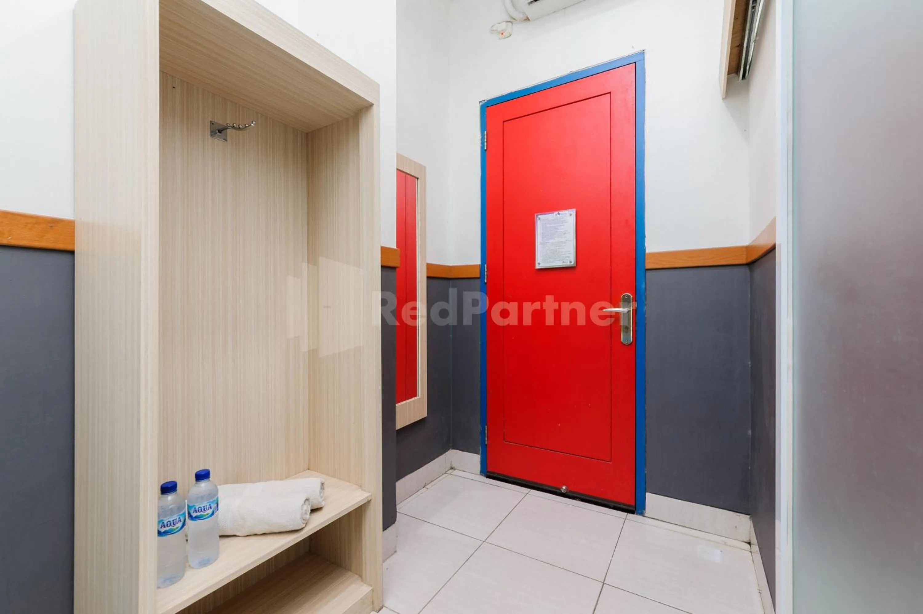 Bedroom in Ian Hotel Jaksa Mitra RedDoorz