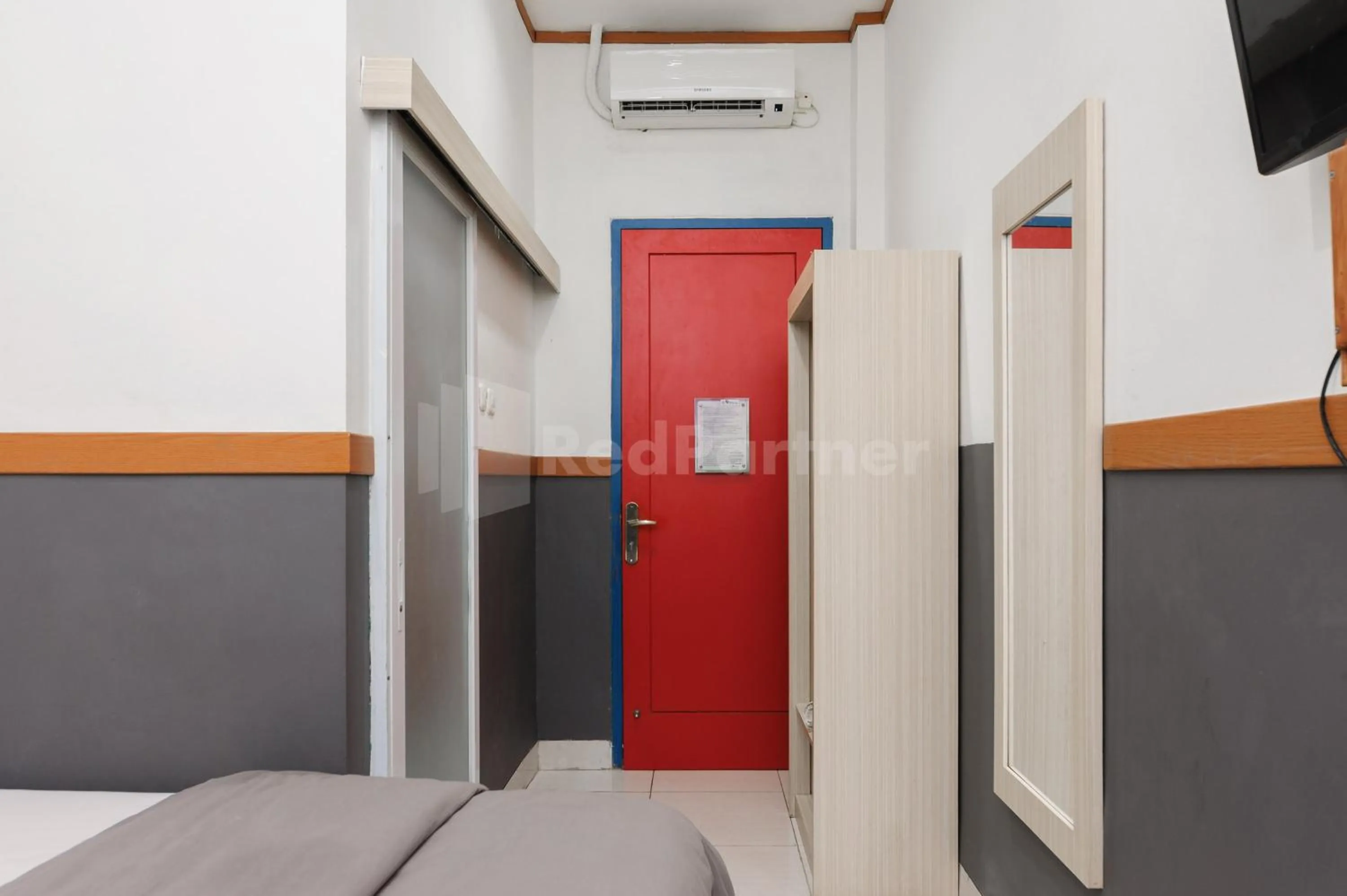 Bedroom, Bed in Ian Hotel Jaksa Mitra RedDoorz