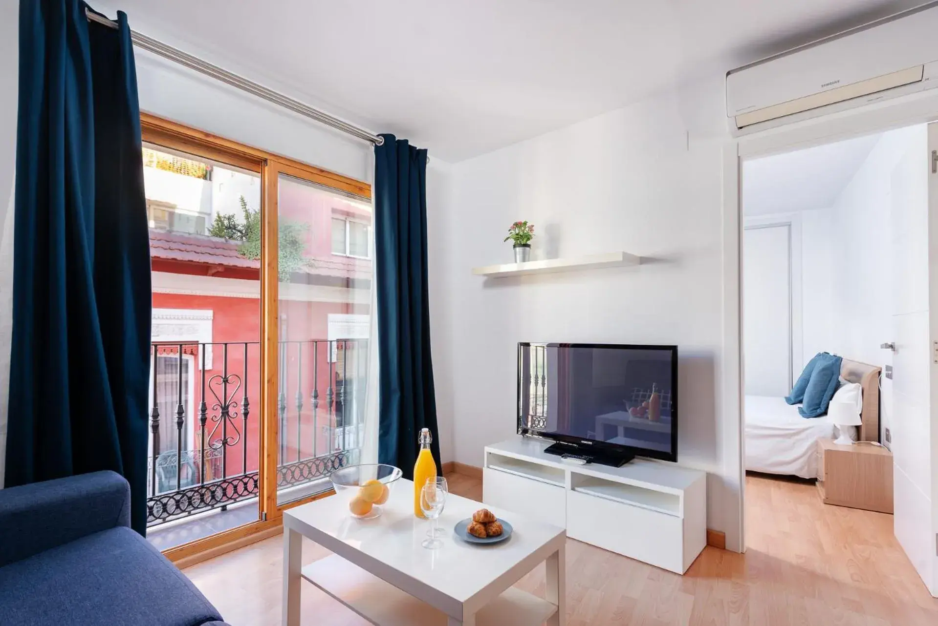 Living room in Apartamentos Globus by Be Alicante Living room in Apartamentos Globus by Be Alicante