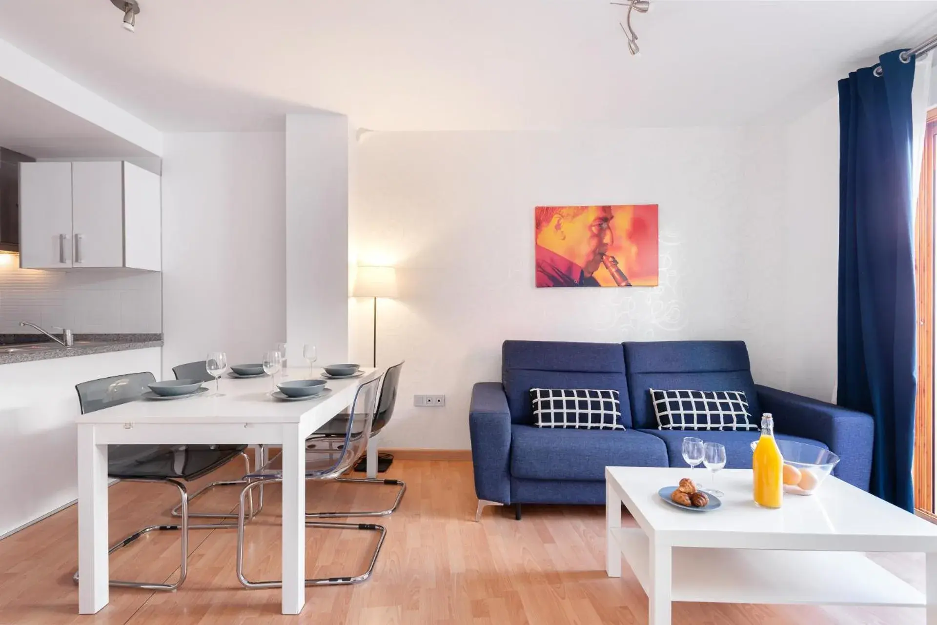 Living room in Apartamentos Globus by Be Alicante Living room in Apartamentos Globus by Be Alicante