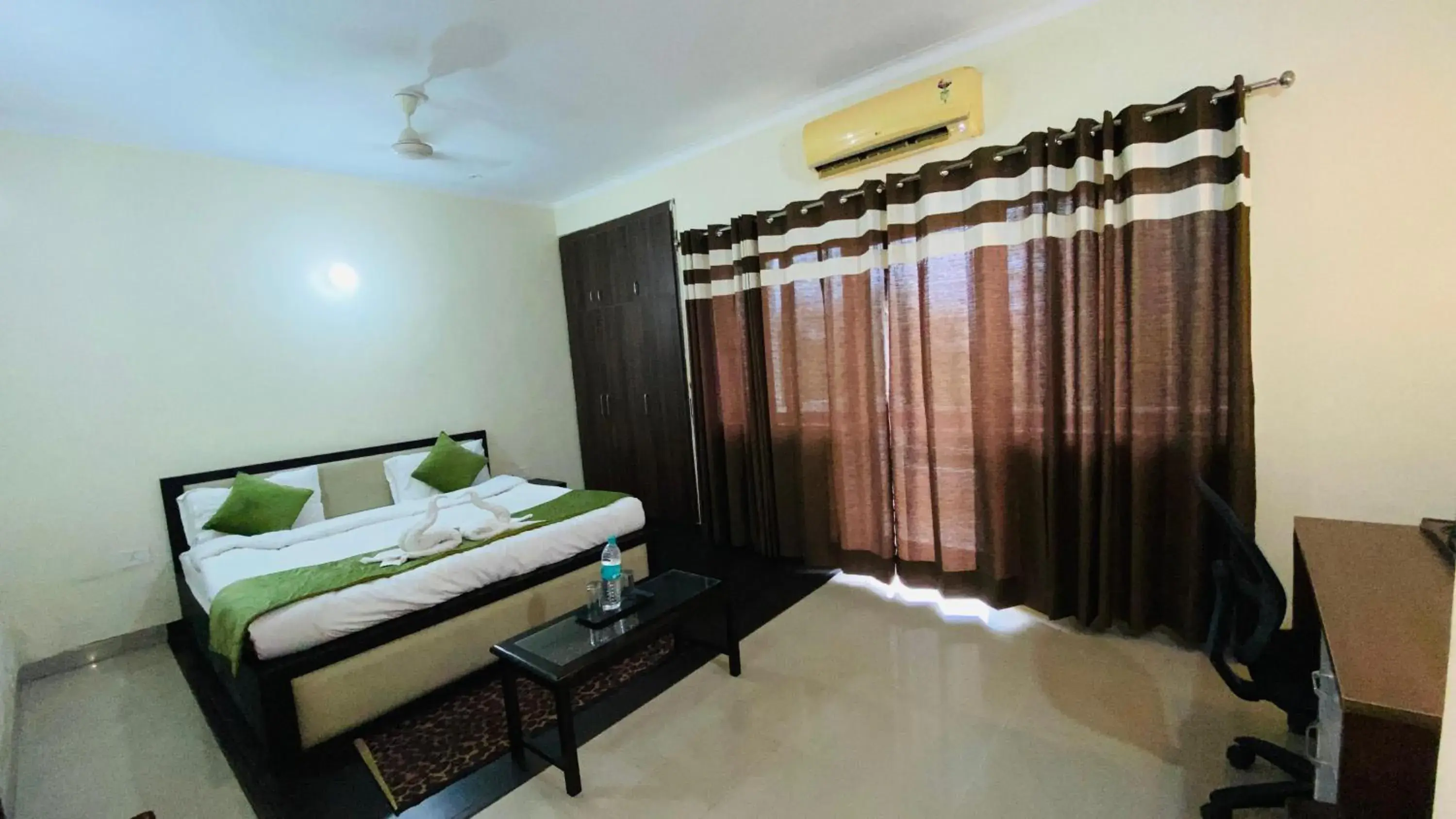 Photo of the whole room, Bed in LivBox Photo of the whole room, Bed in LivBox