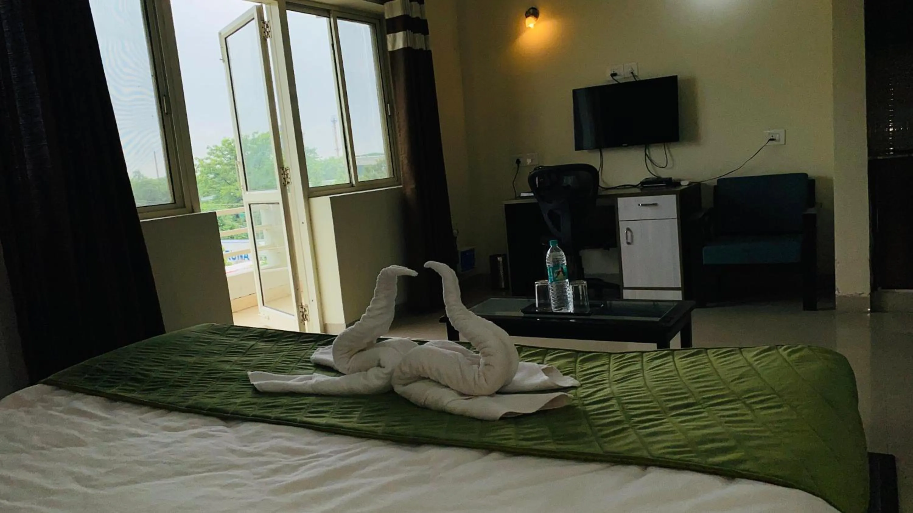 Photo of the whole room, Bed in LivBox