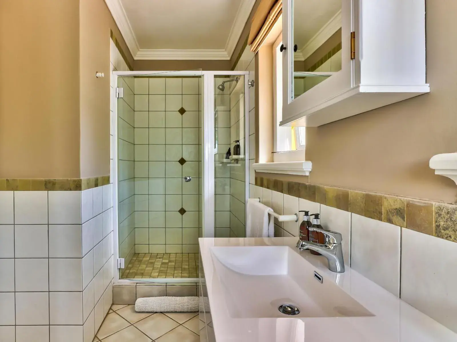 Superior Luxury Suite in Devonport House - Constantia Superior Luxury Suite in Devonport House - Constantia