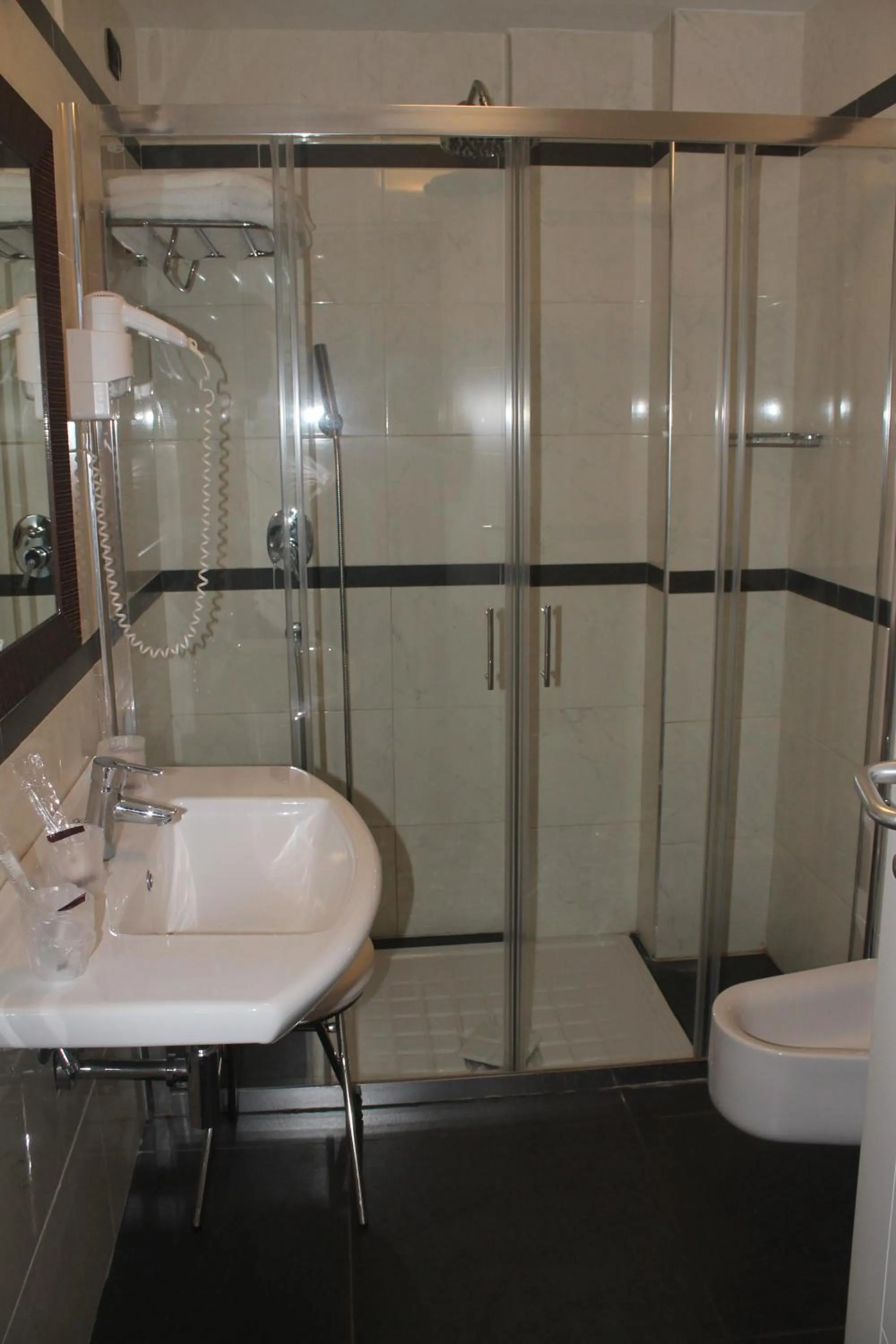 Shower in Hotel Eridano