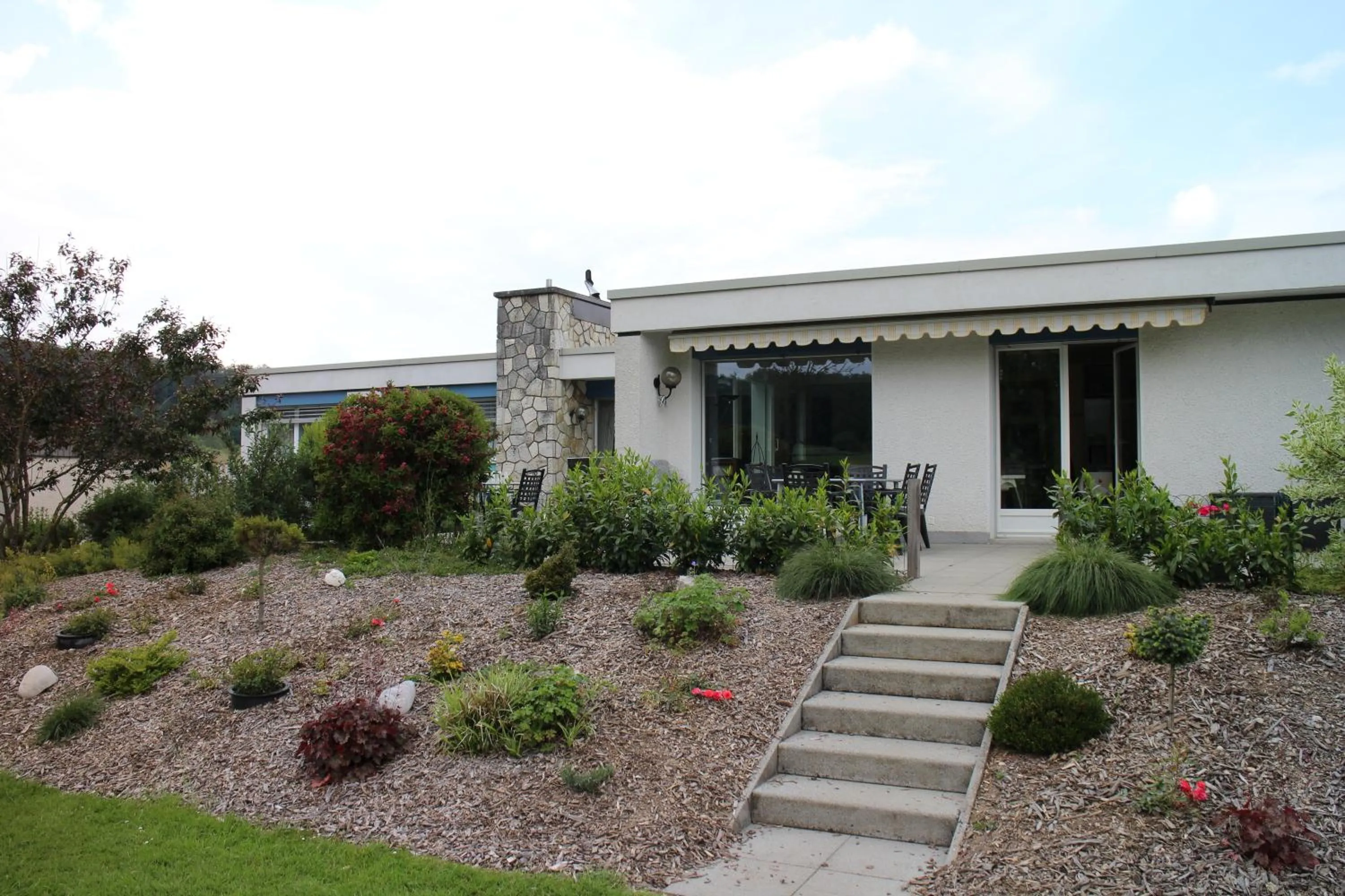 Facade/entrance in Les Petites Chambres de la Bleue Maison