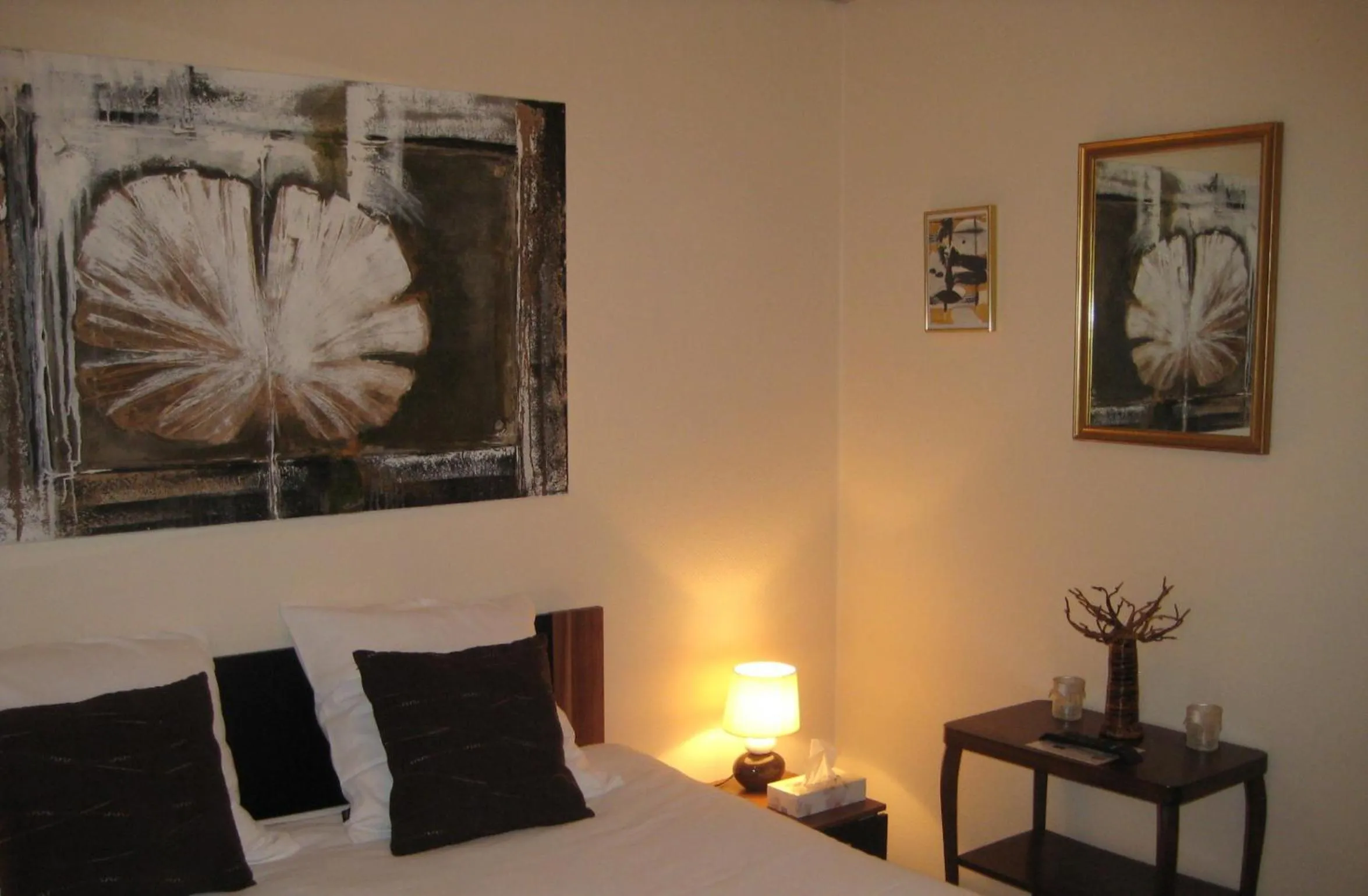 Decorative detail in Les Petites Chambres de la Bleue Maison