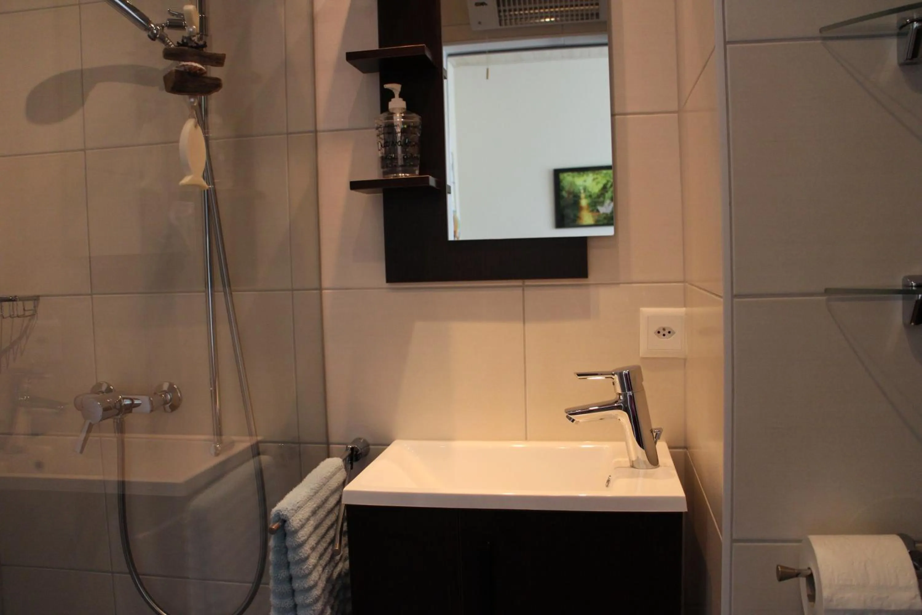 Bathroom in Les Petites Chambres de la Bleue Maison