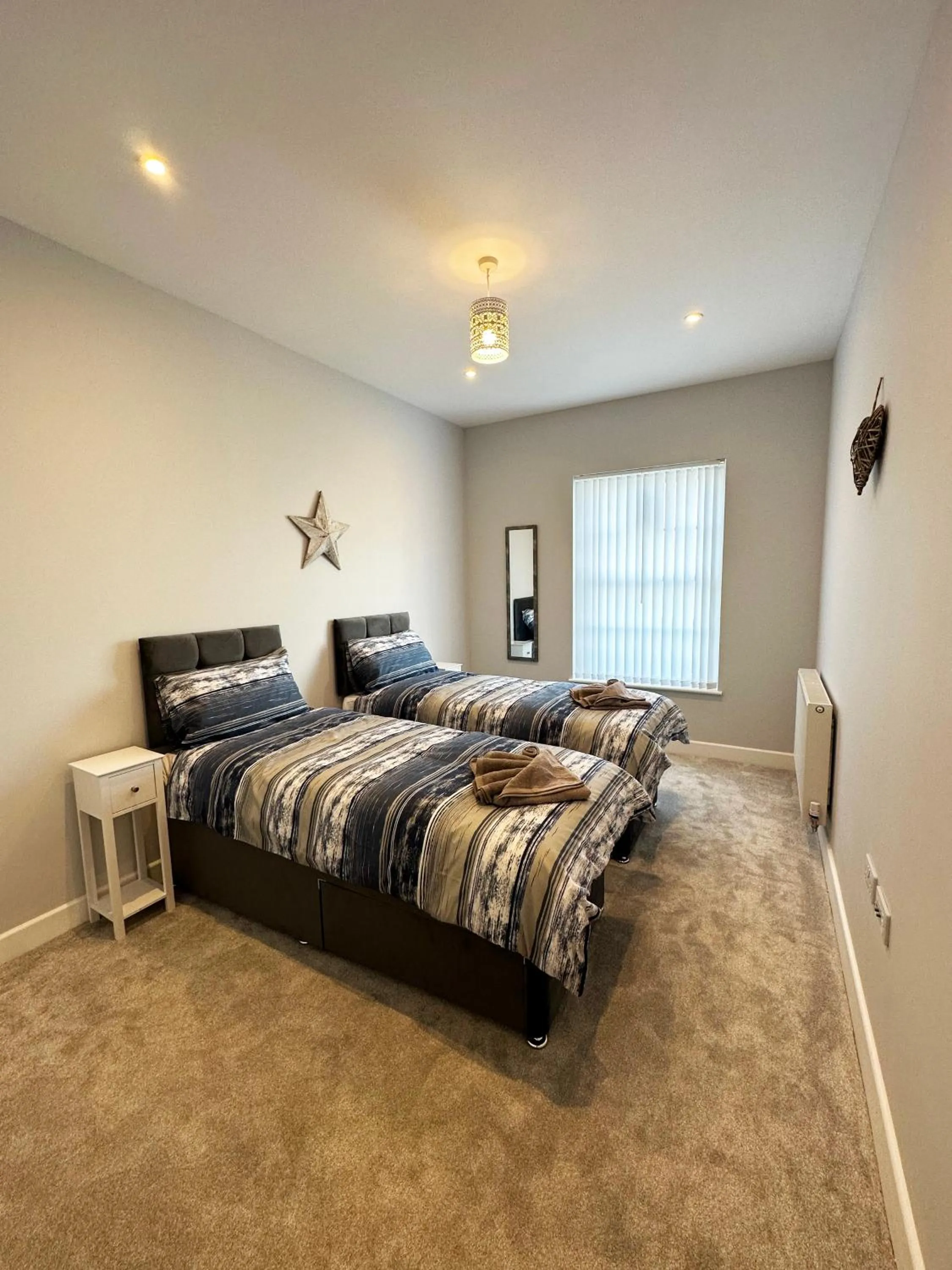 Bed in Ocean View Suite - Near Hythe - On Beach Seafront - Private Parking