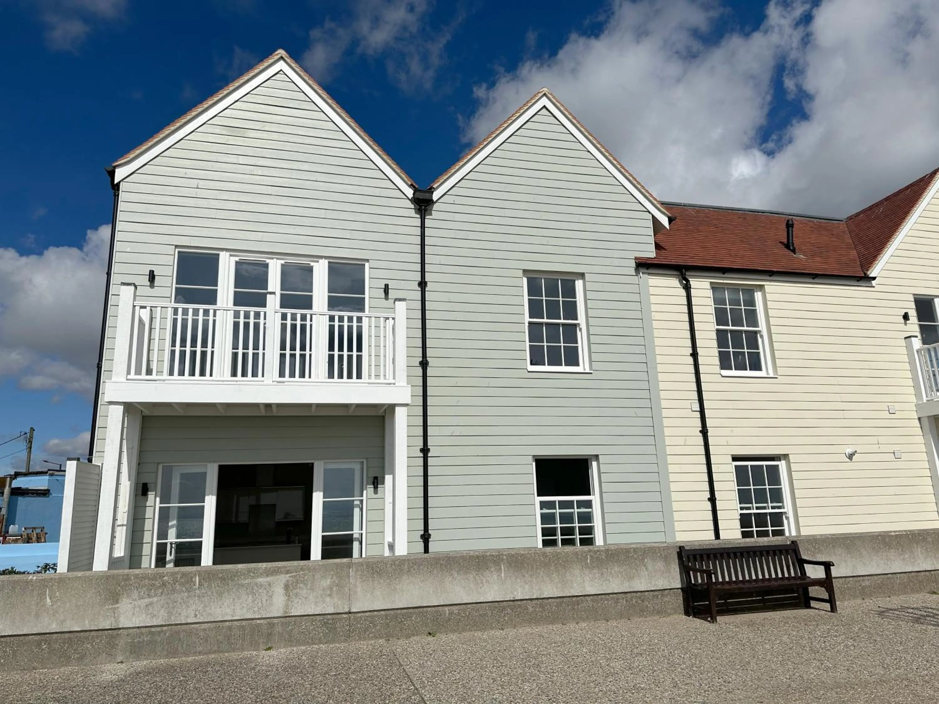 Property building in Ocean View Suite - Near Hythe - On Beach Seafront - Private Parking